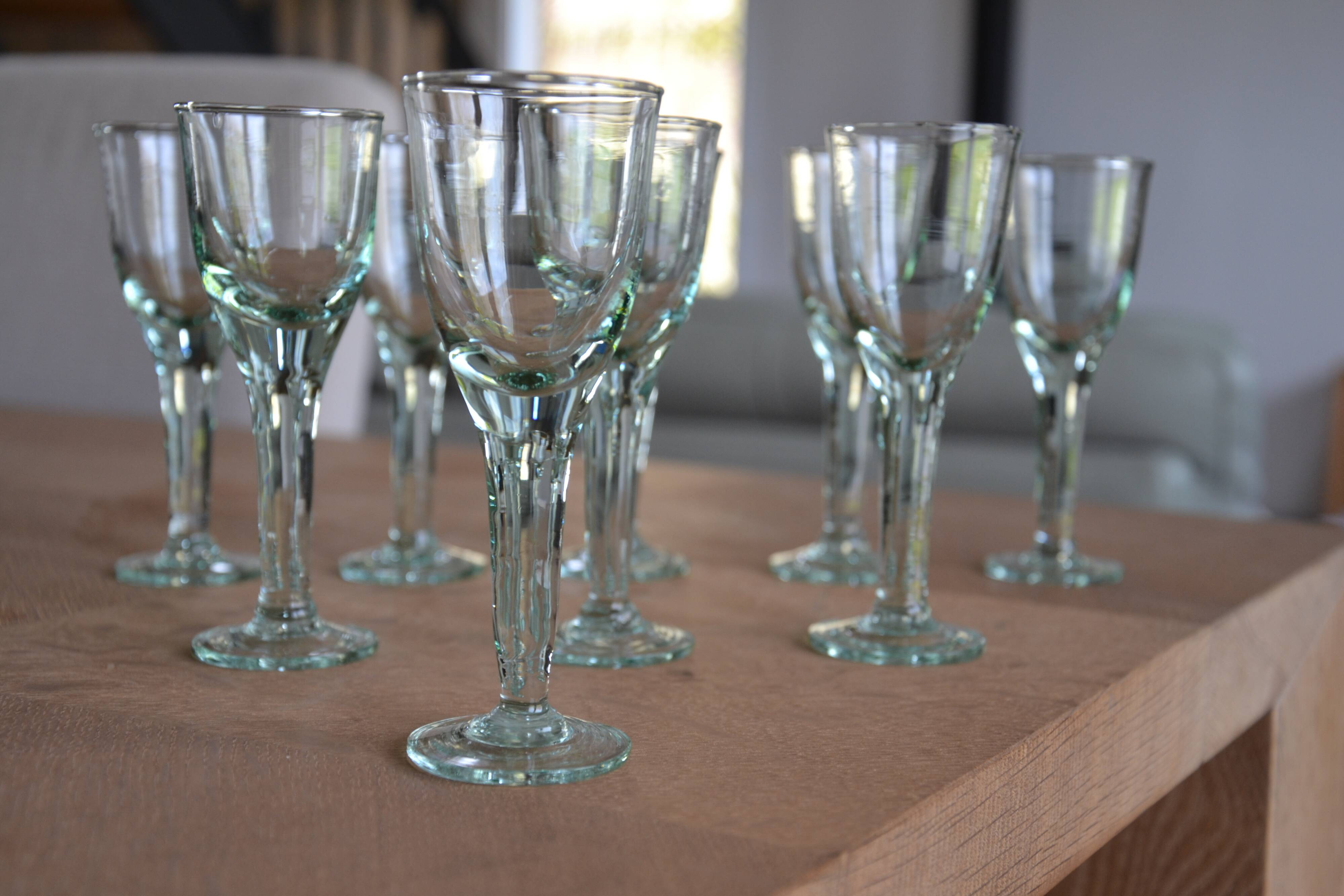 9 small stemmed sparkling glasses H 13 cm