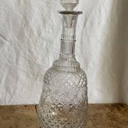 Carafe à vin en verre ciselé  transparent vintage
