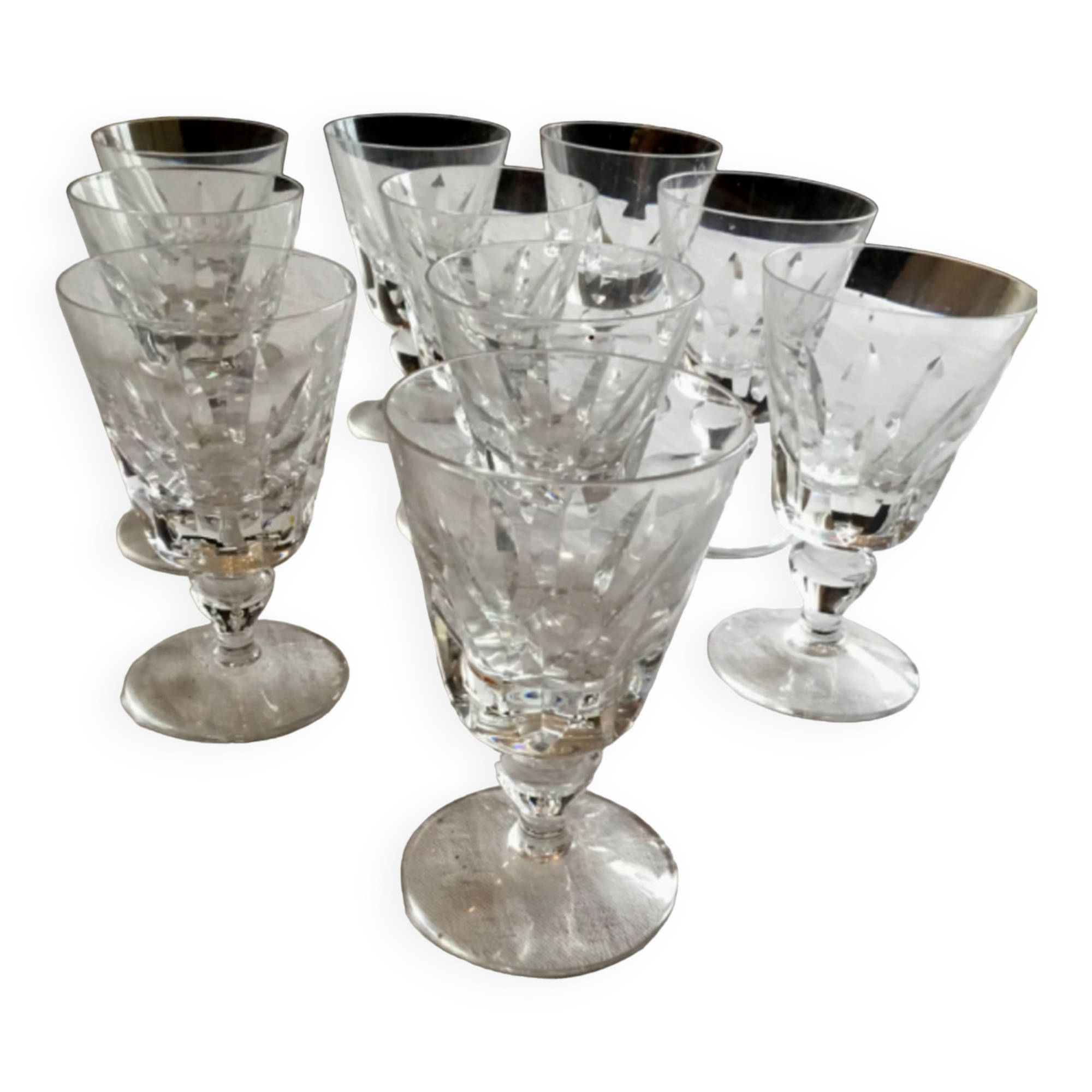 10 verres à vin en cristal taillé Saint Louis