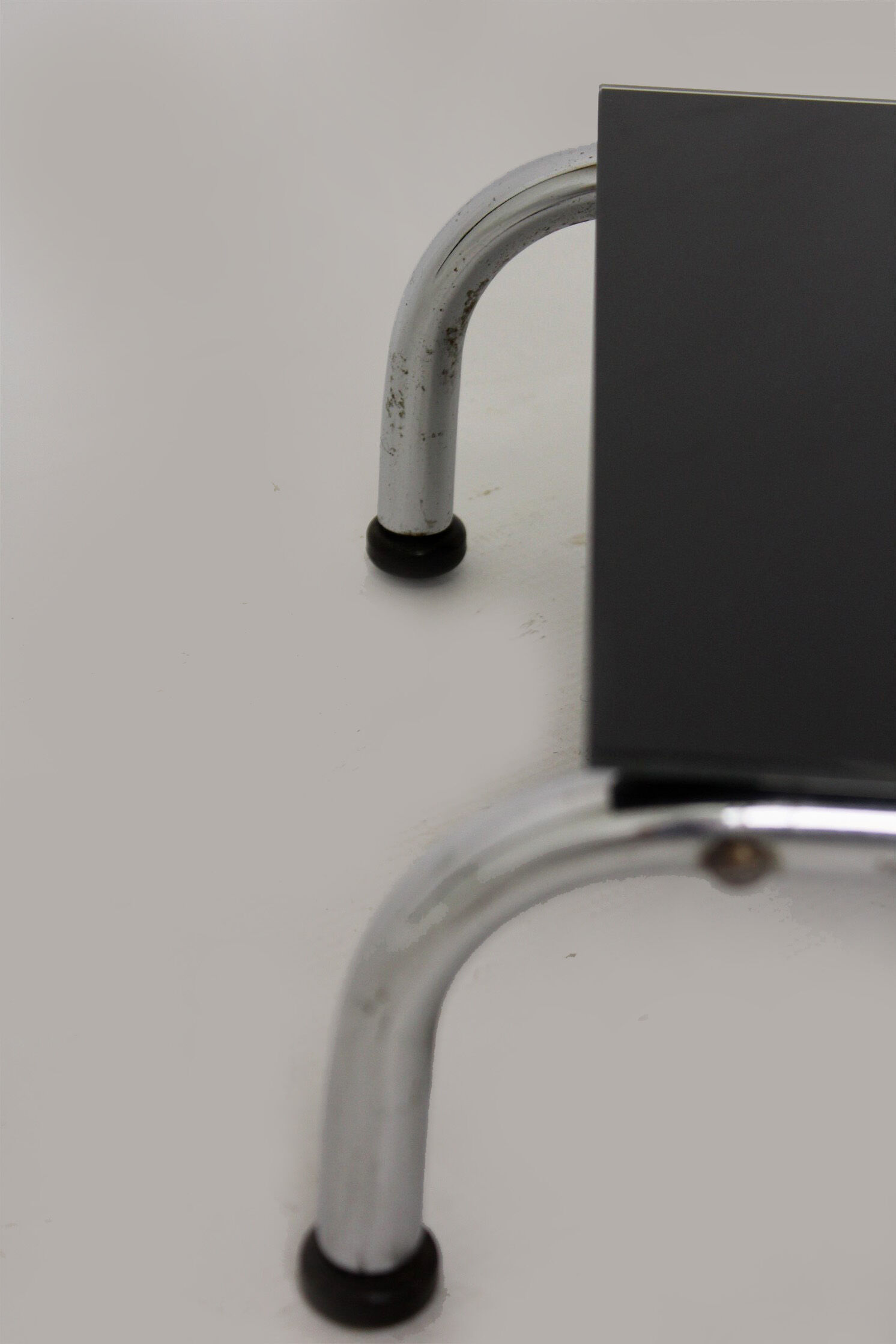 Bauhaus chromed tubular steel shelf, 1940s