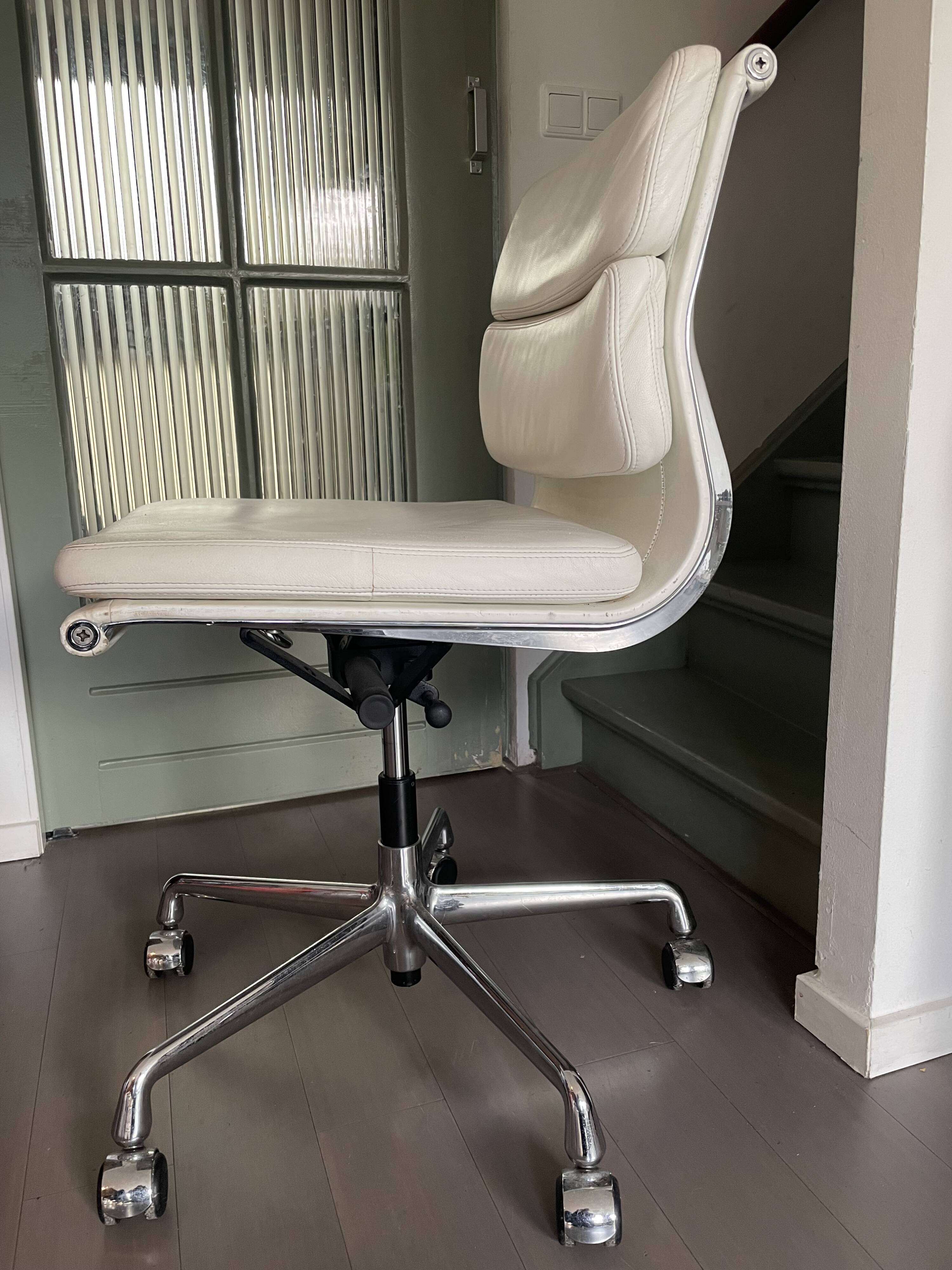 Original Vitra Eames Ea217 Softpad Chair