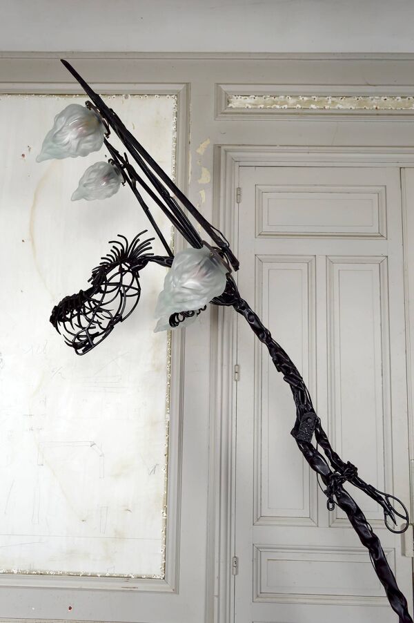 lampadaire sculptural brutaliste en fer forgé au Dragon, France