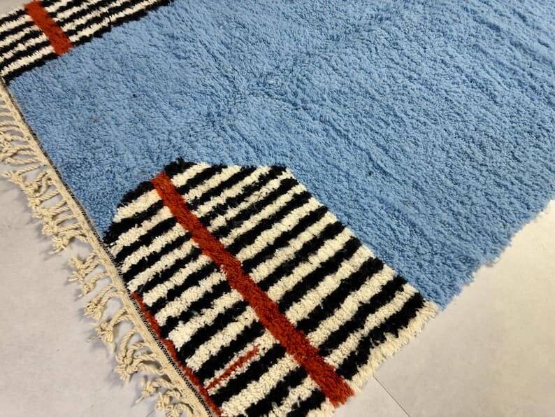 Traditional hand-woven Berber rug, size 150 x 250 cm