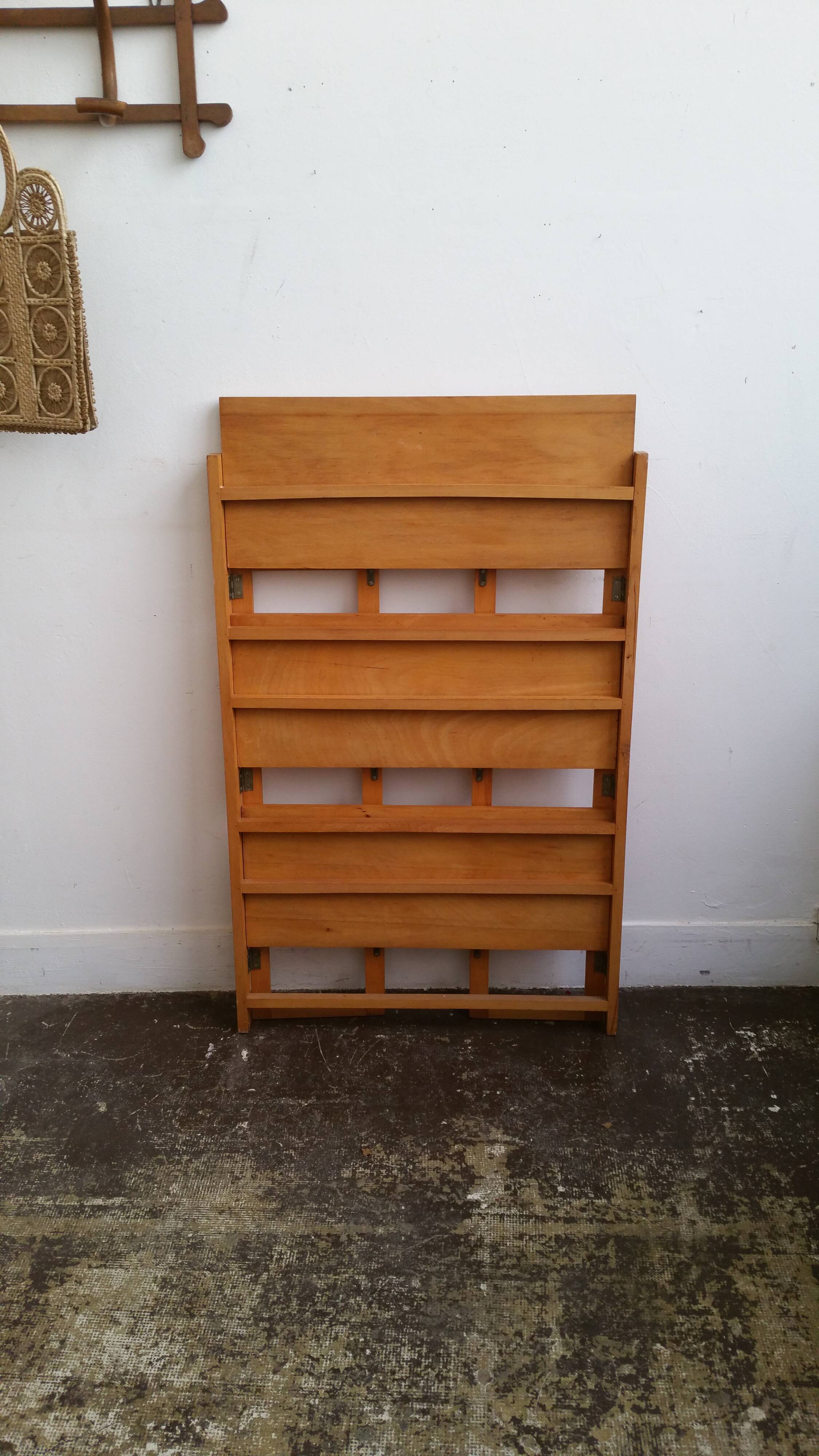 Bookcase vintage library/bookseller complaint