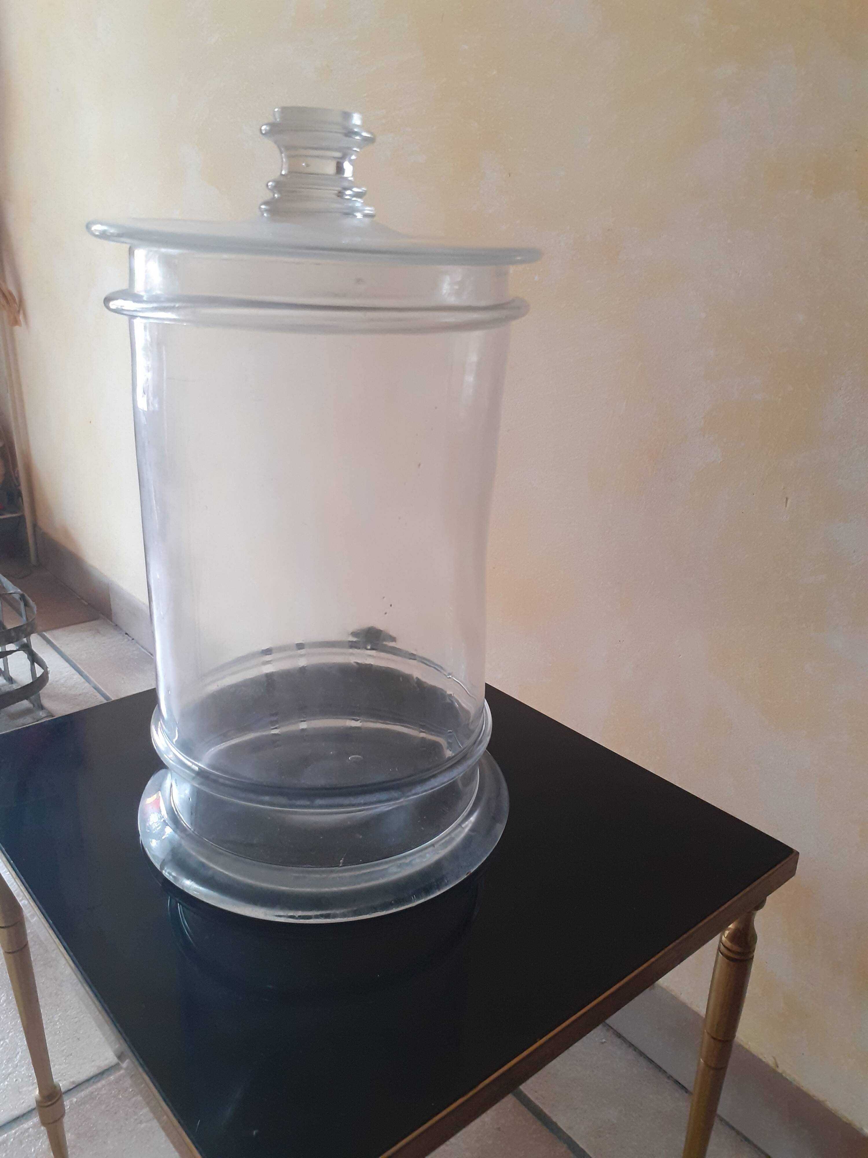 Pot à pharmacie