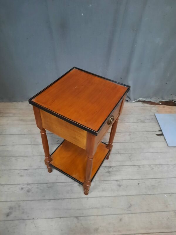 Table de chevet en merisier