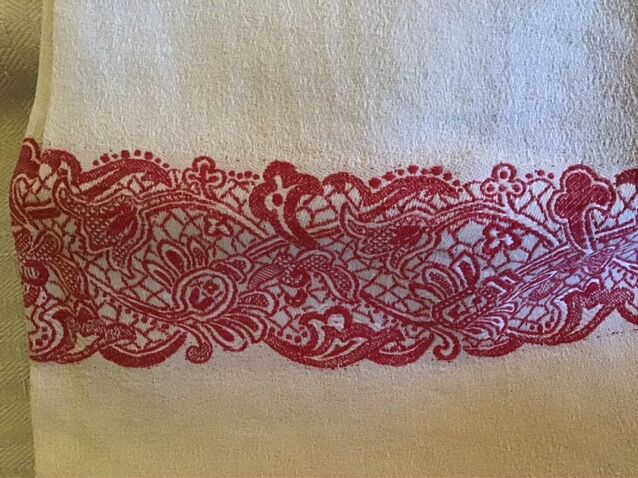 Red and white square sheet 140x140 and 6 towels