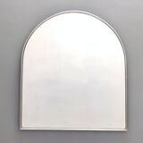 Miroir mural minimaliste en forme de bouclier avec cadre en acier, Italie