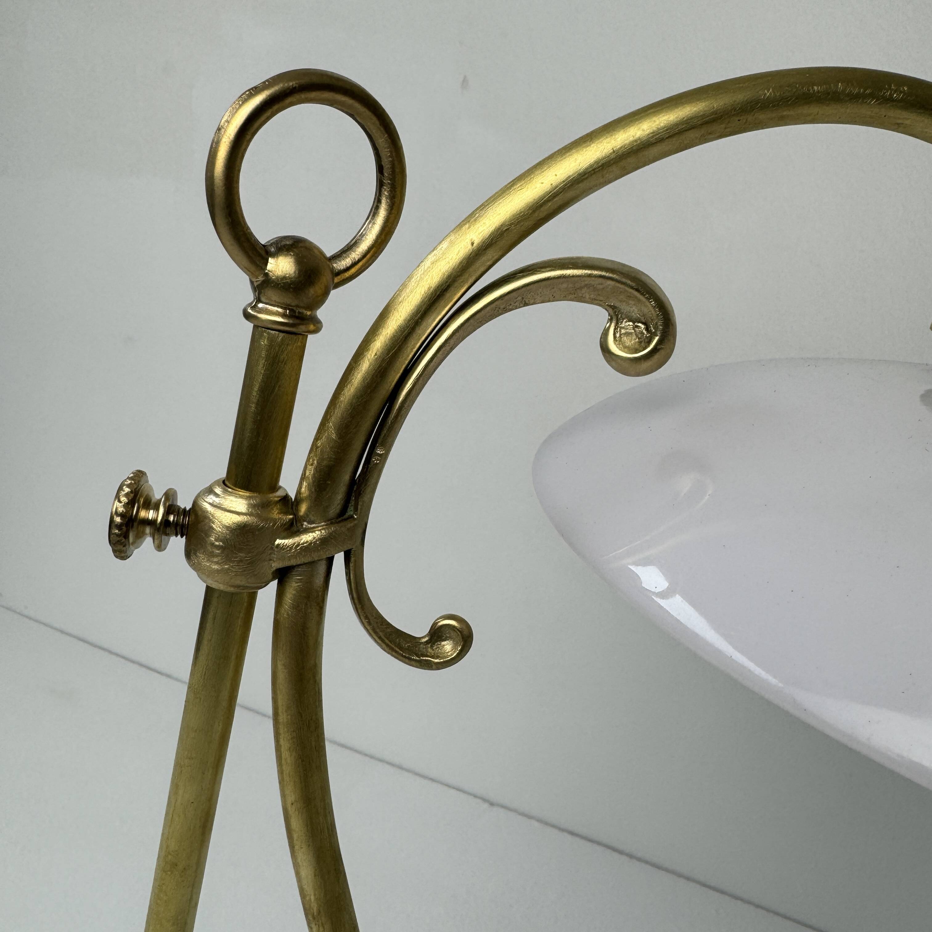 Vintage desk lamp that raises and lowers.