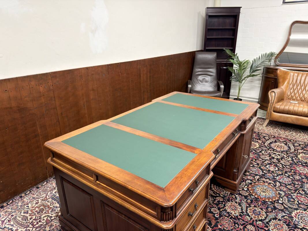 Classic English Partnerdesk Desk