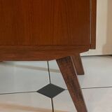 Sideboard compass feet