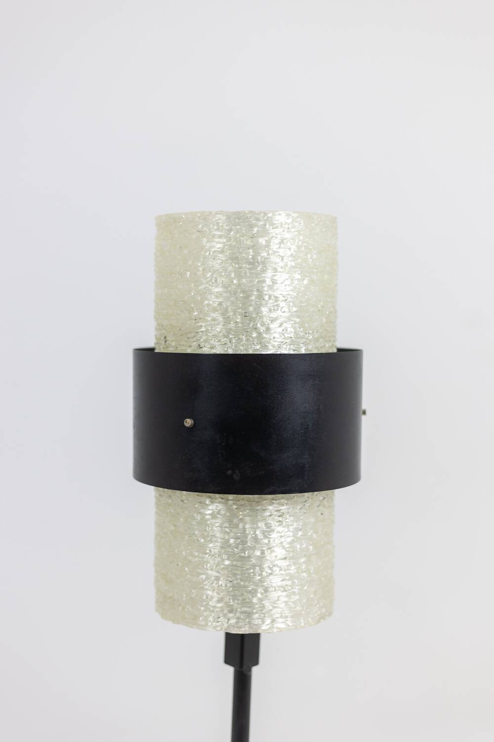 Tripod lamp in granite lucite and lacquered metal. 1950s.