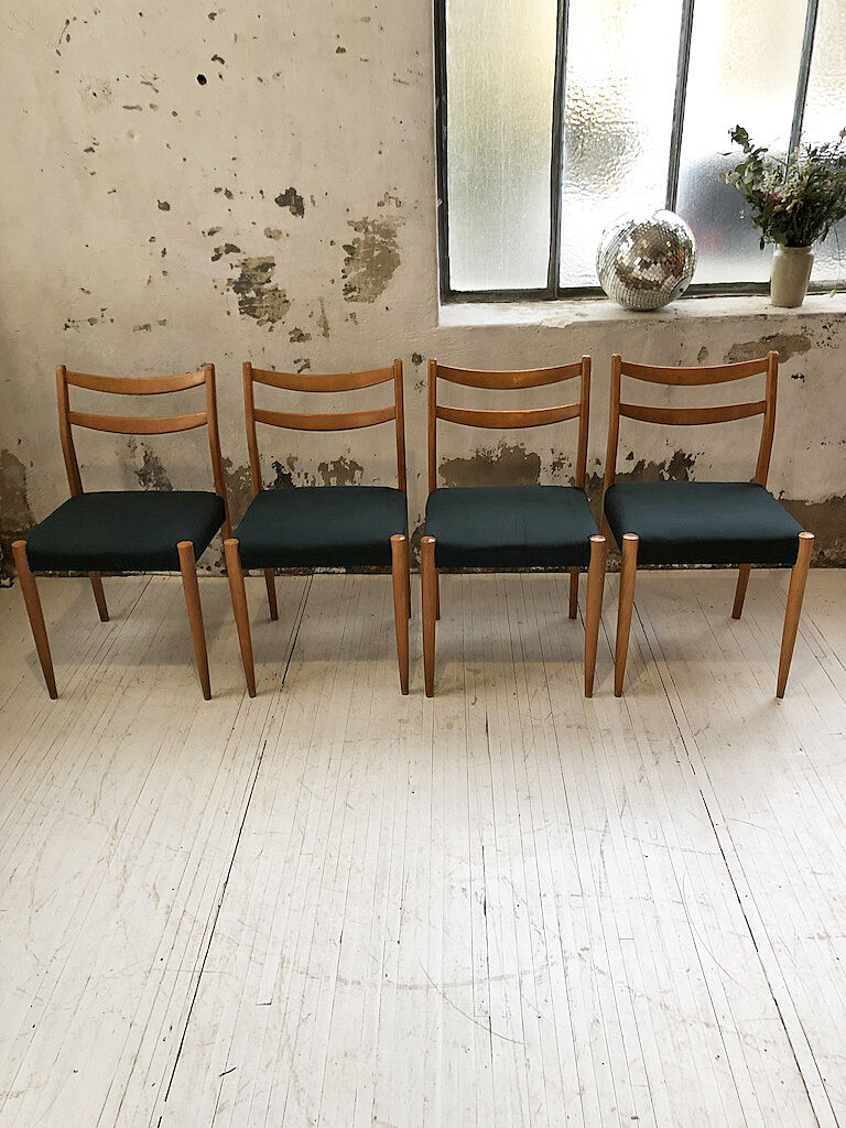 Set 4 green Scandinavian chairs