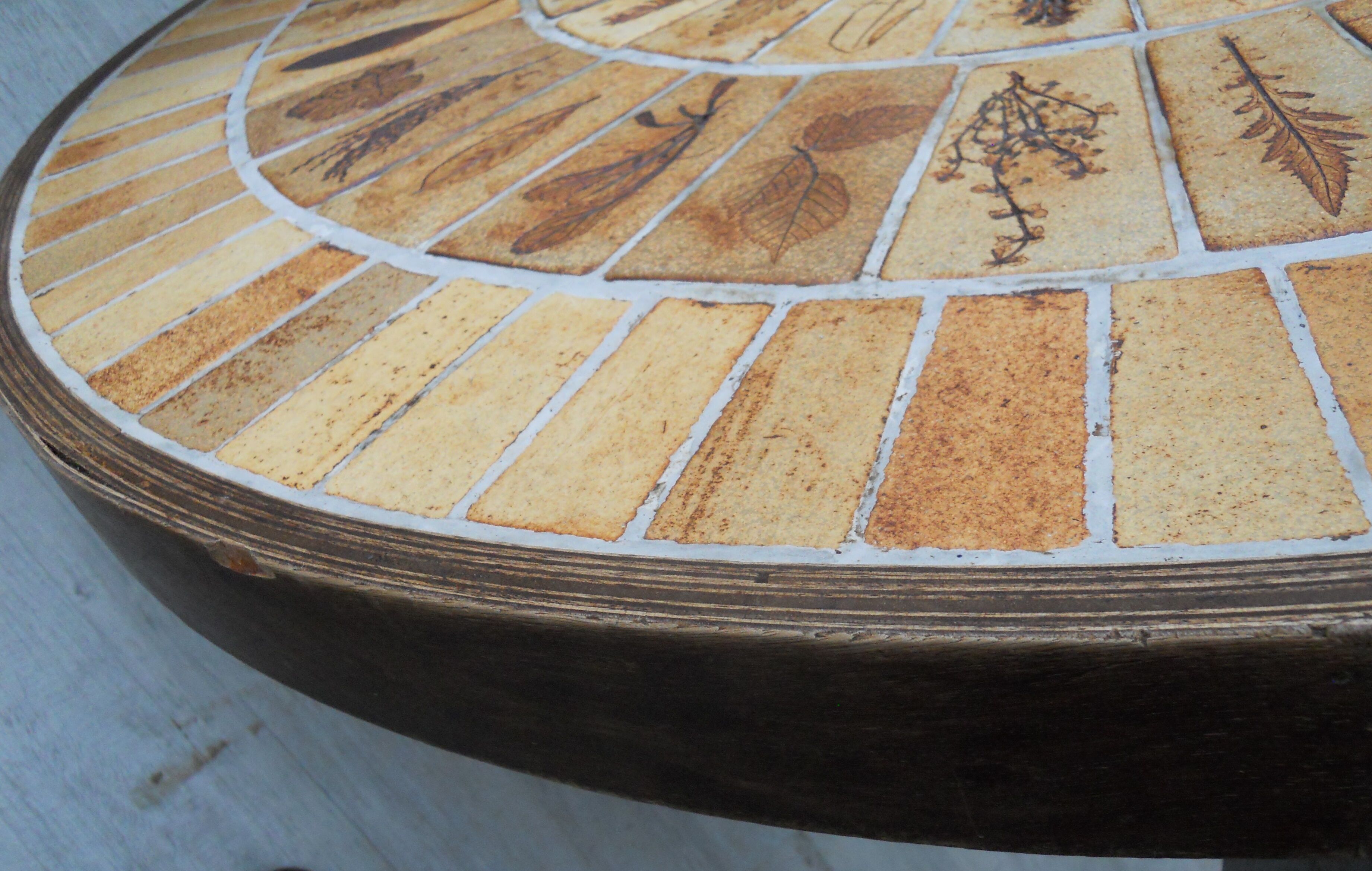 Round coffee table signed capron