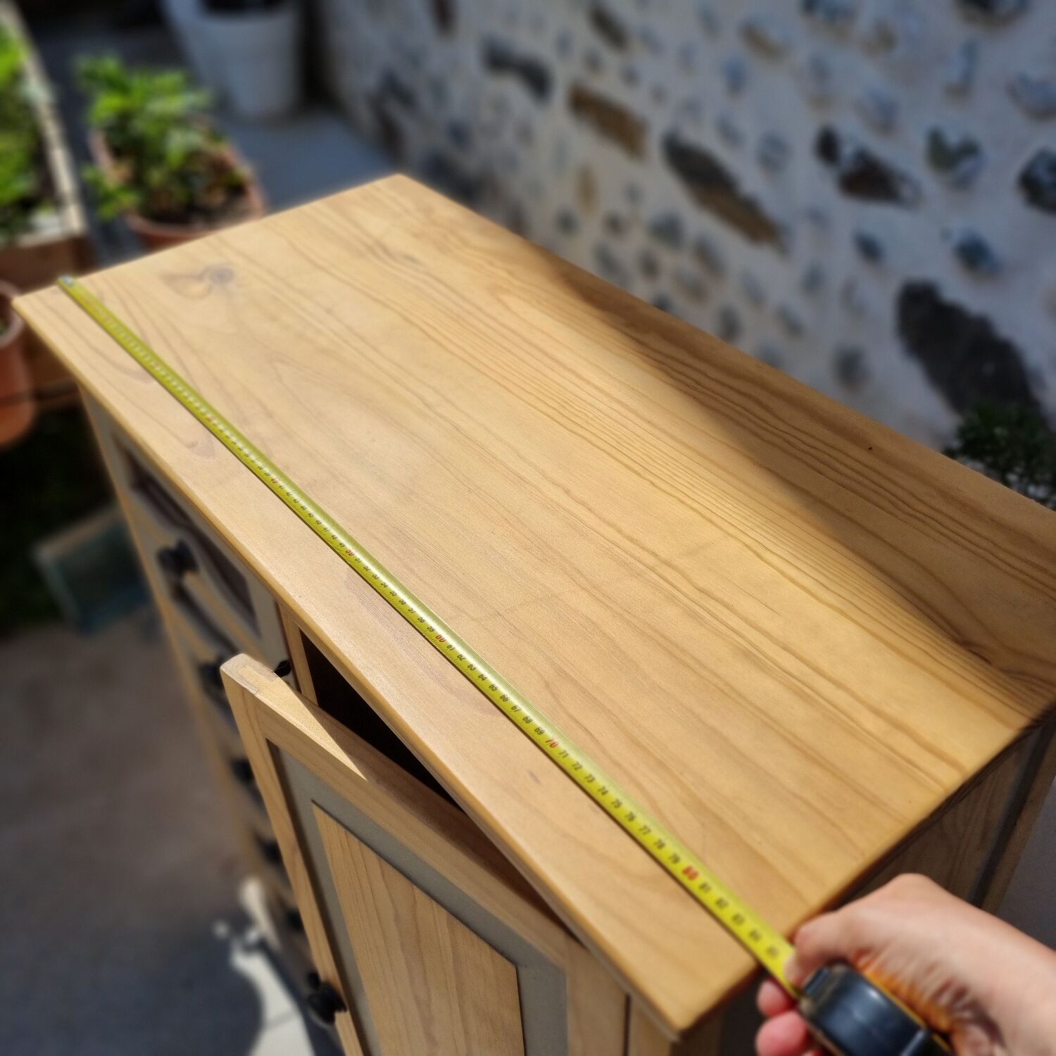 Grain merchant-style furniture with 6 drawers and a cupboard.