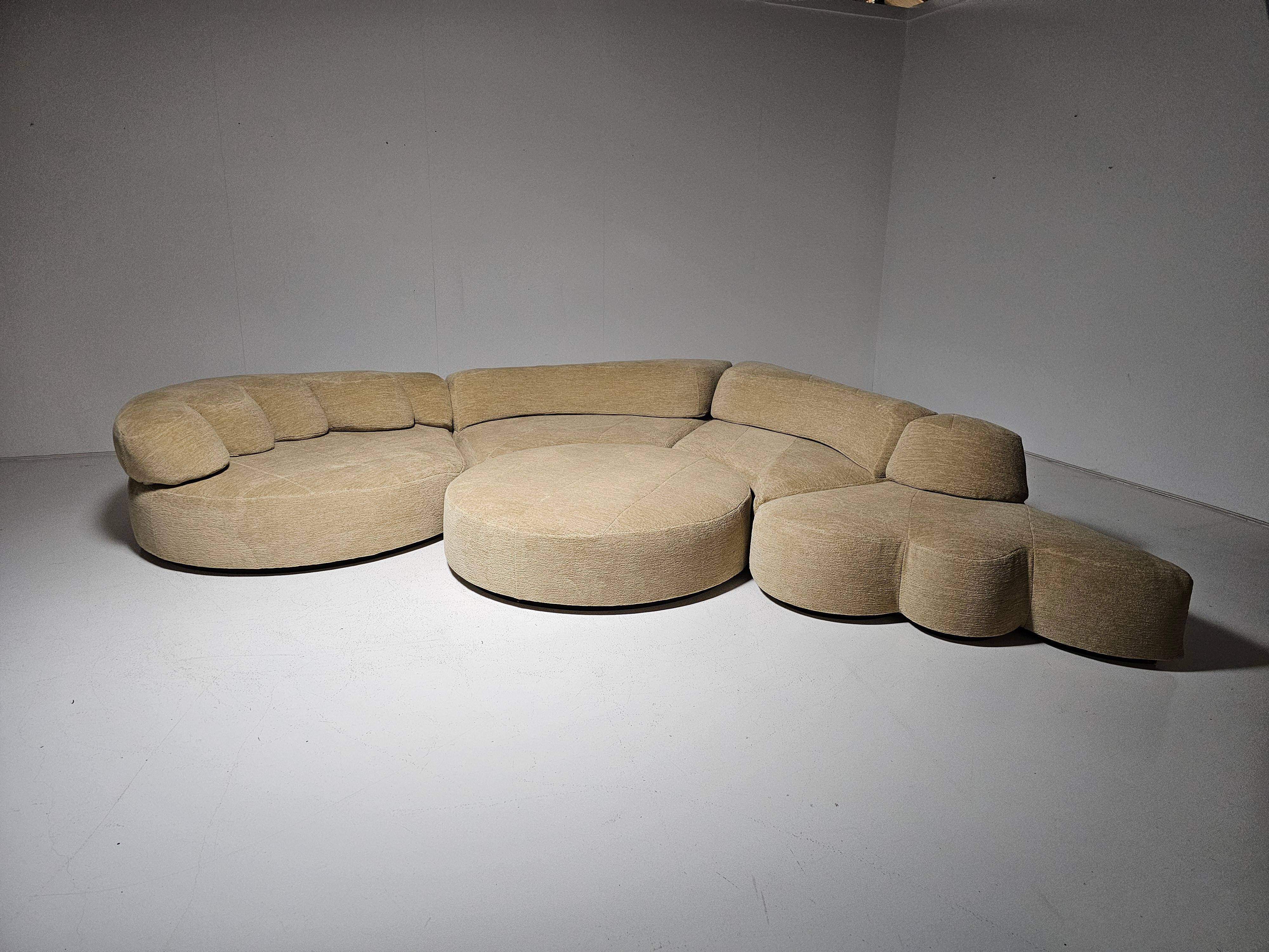 Modular 'Landscape' canapé in beige chenille by Hans Hopfer for Roche Bobois, 1970