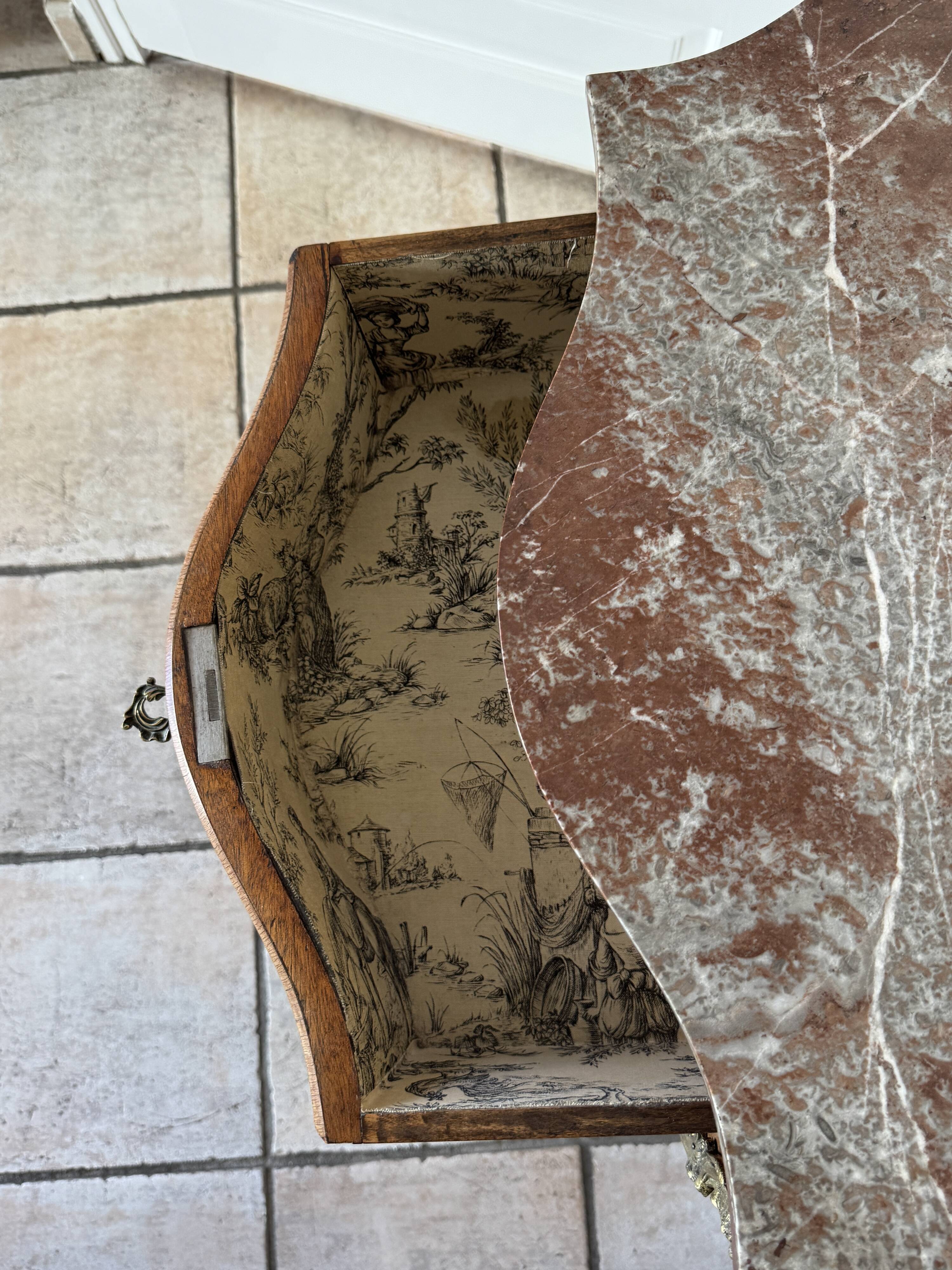 Small curved chest of drawers in Louis XV style