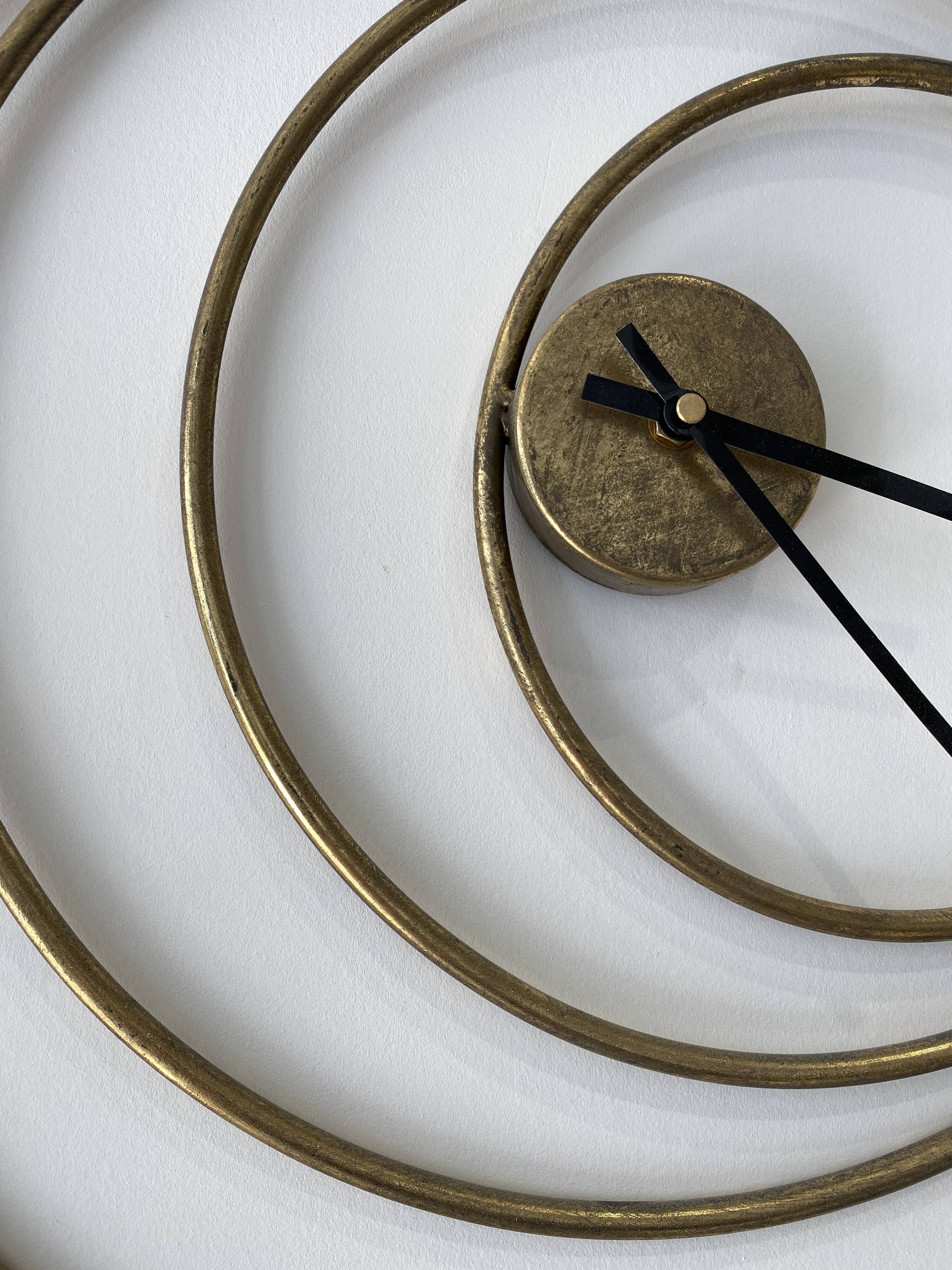 Horloge en spirale couleur or