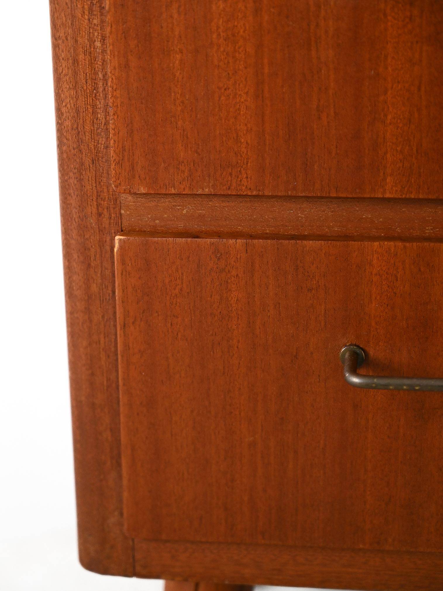 Mahogany chest of drawers with 4 drawers