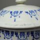 Bouillon/cocotte ancienne en terre de fer émaillée à décor bleu St Uze