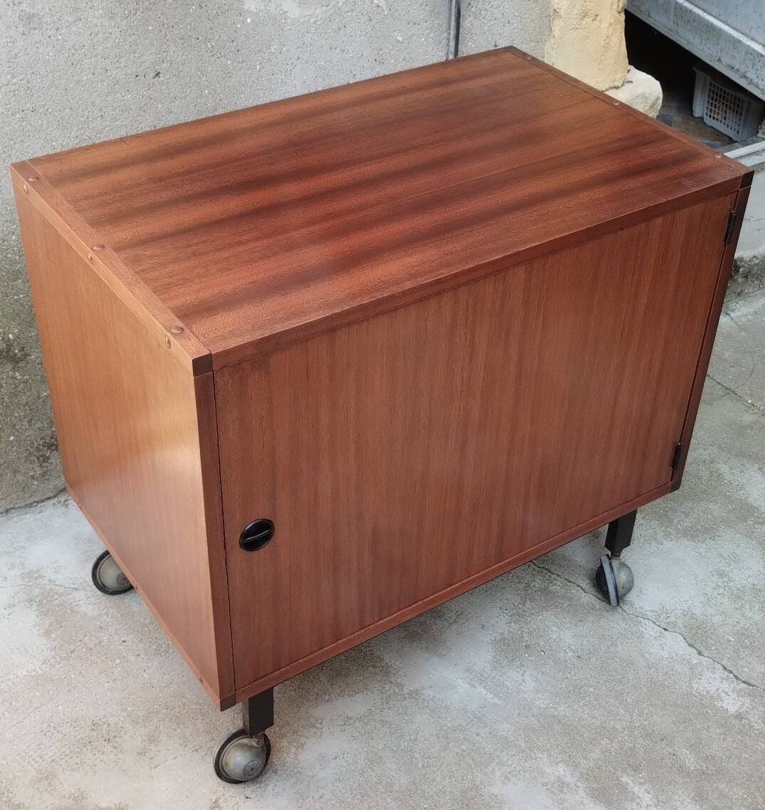 Bar / TV cabinet on wheels