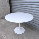 Knoll table by Eero Saarinen