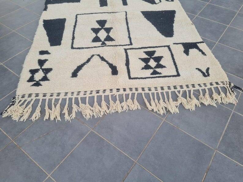 Tapis marocain en laine décoré 200cmx300cm