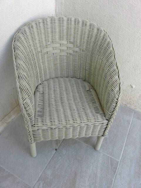 Fauteuil enfant en rotin blanc  vintage