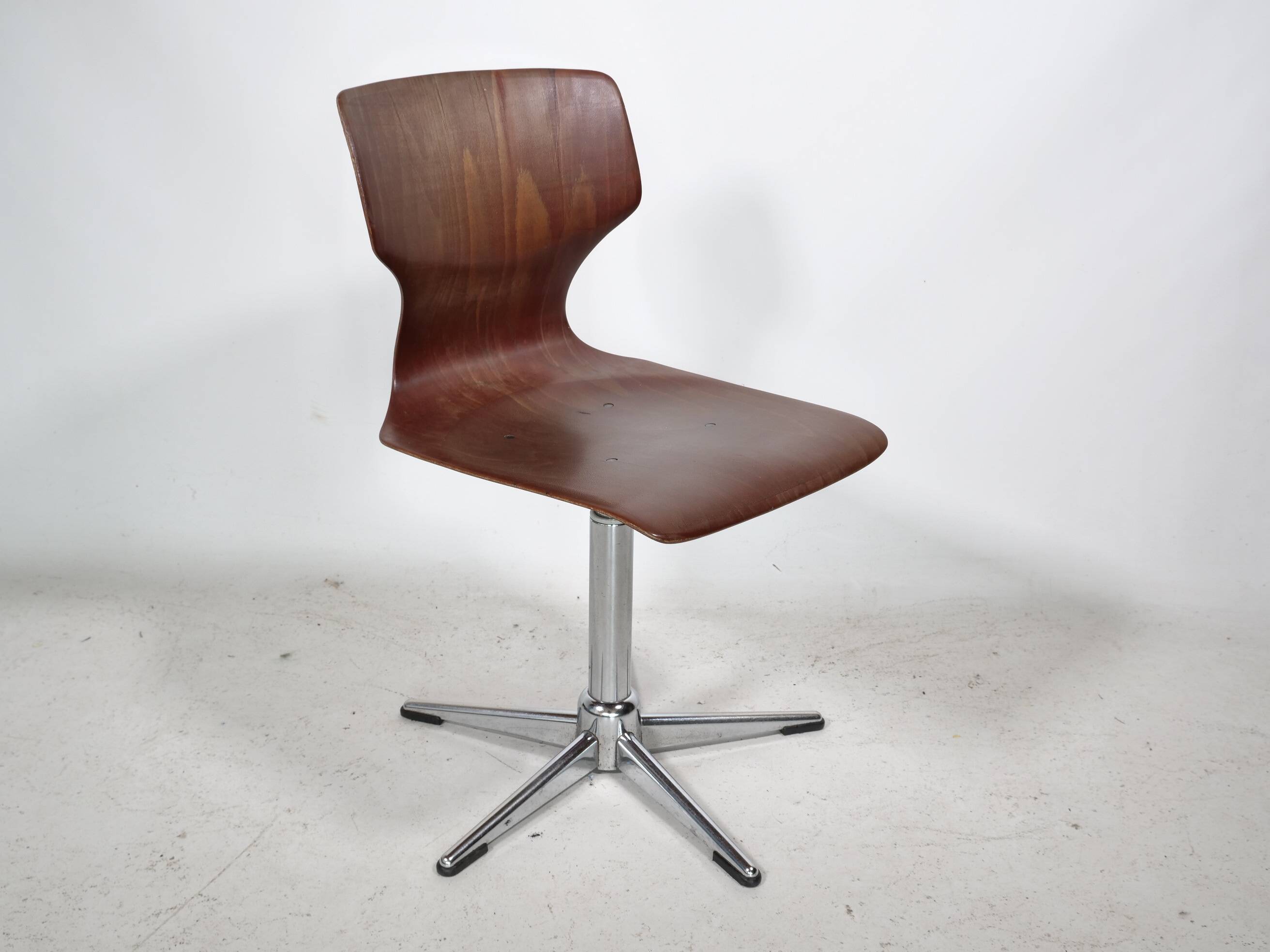 8 chaises pivotantes Flototto, années 70