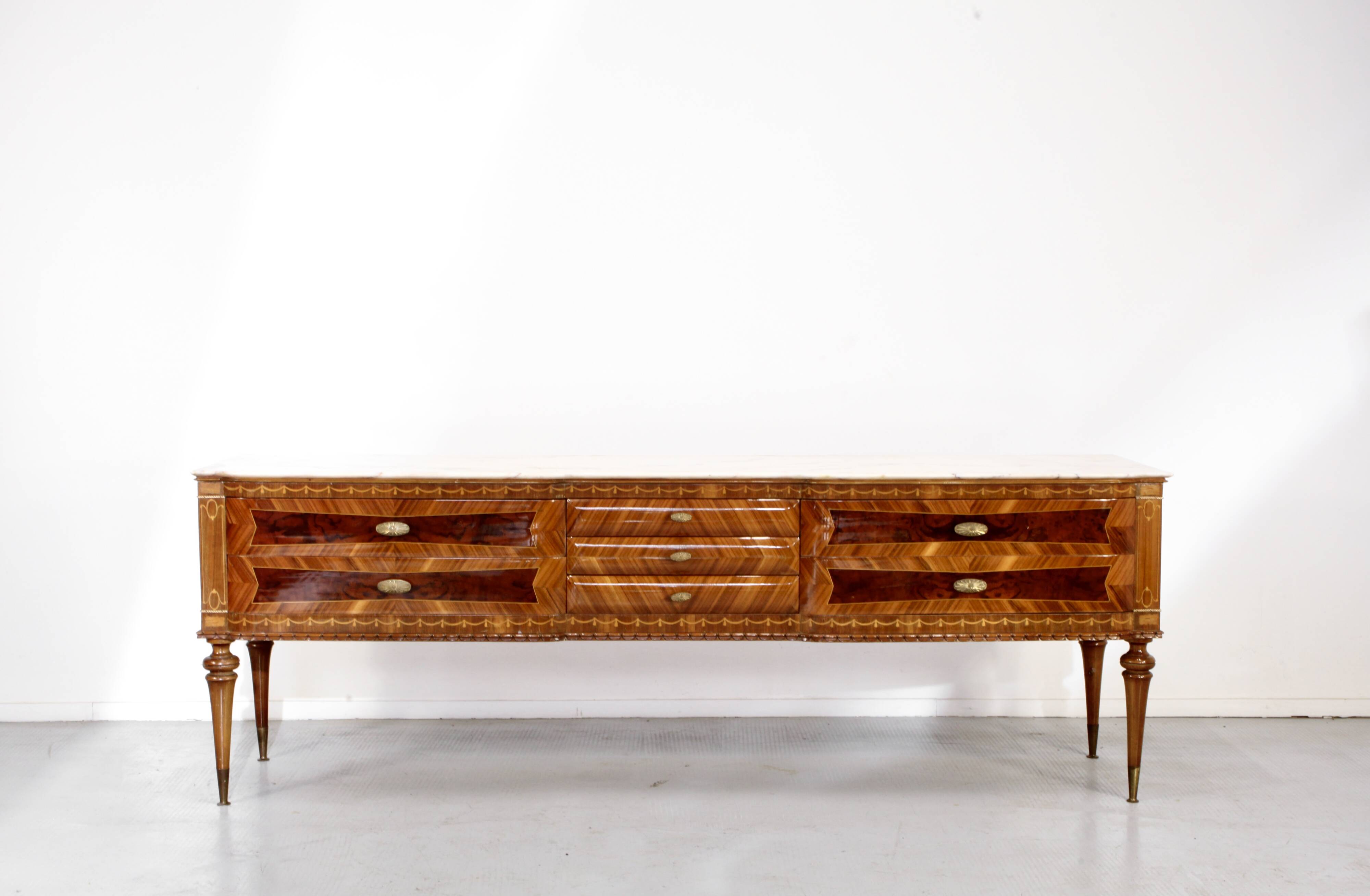 Buffet italien en noyer, marbre de Carrare et laiton, années 1950