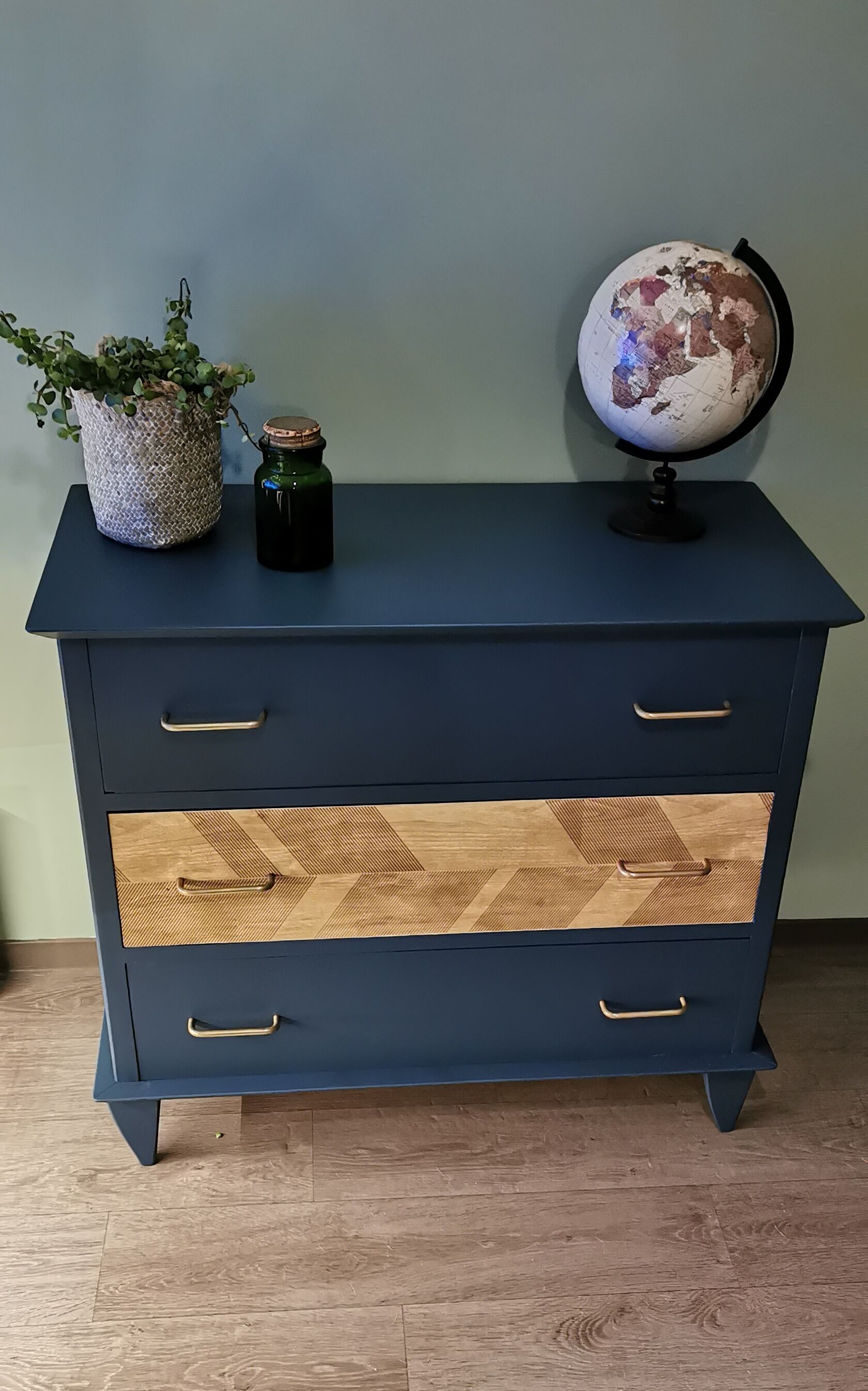 Vintage chest of drawers