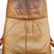 Fauteuil pivotant à dossier haut en teck et cuir Berg Furniture
