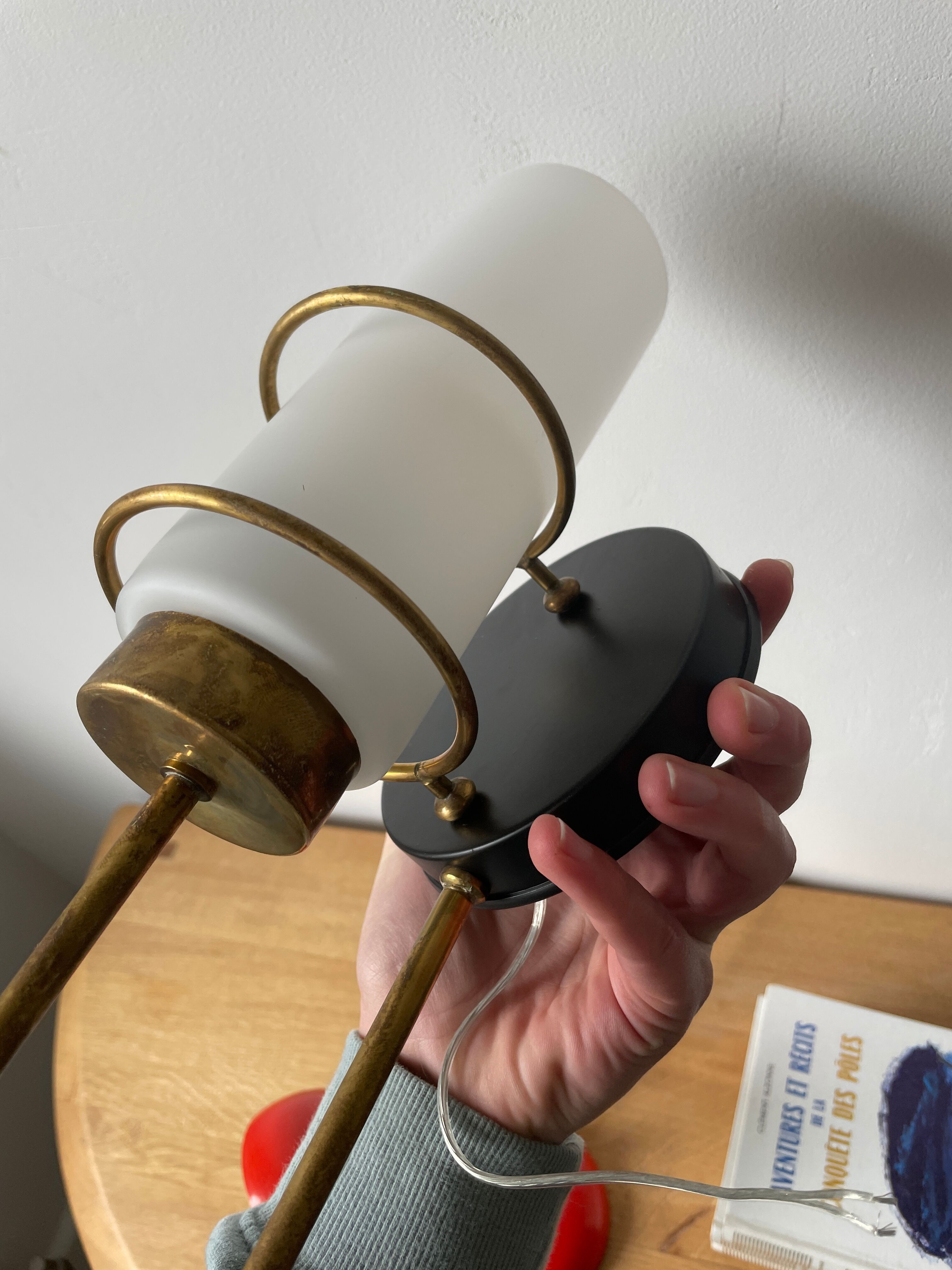 Opaline and brass wall lamp