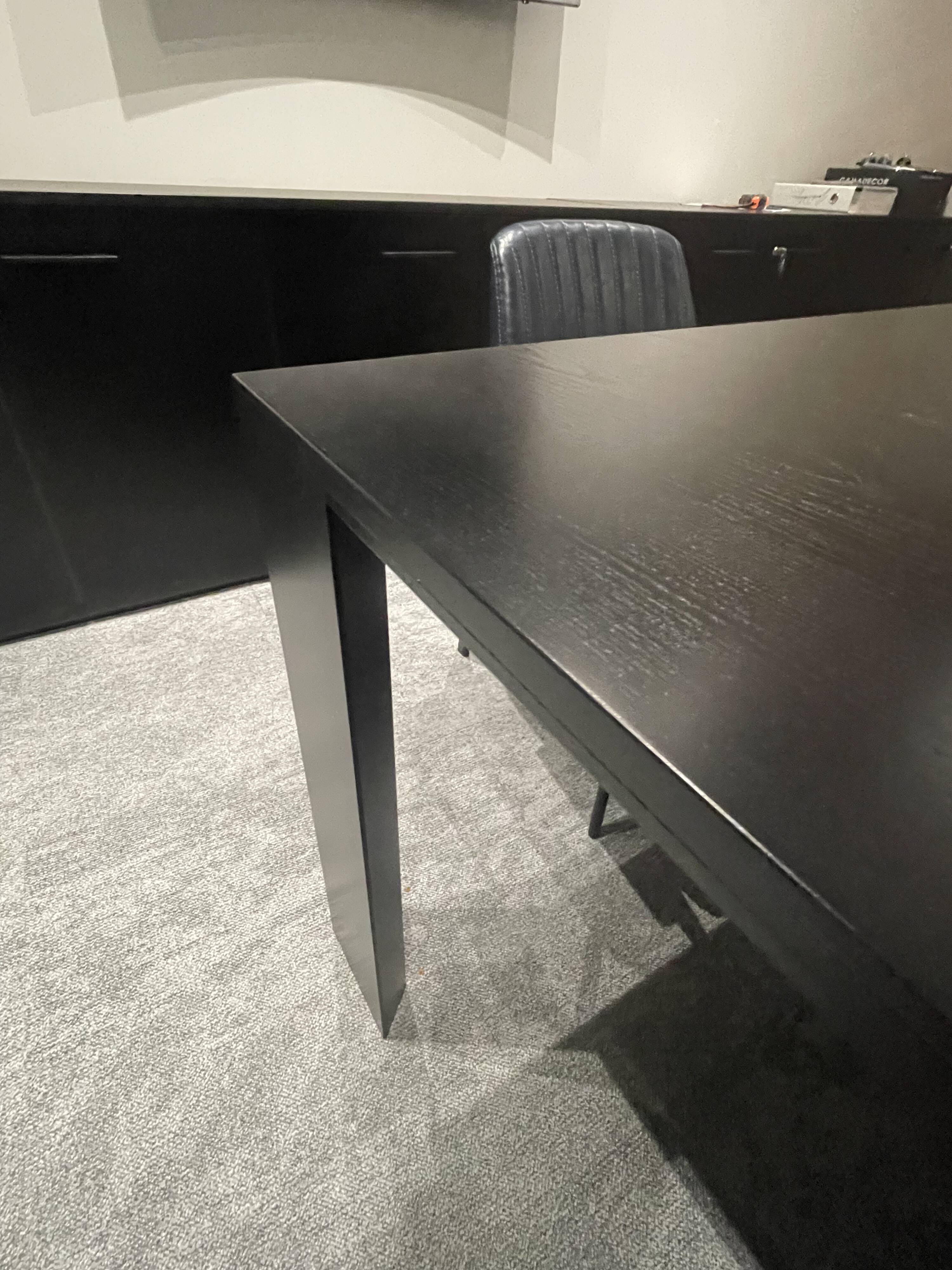 Table de réunion Oto avec 8 chaises