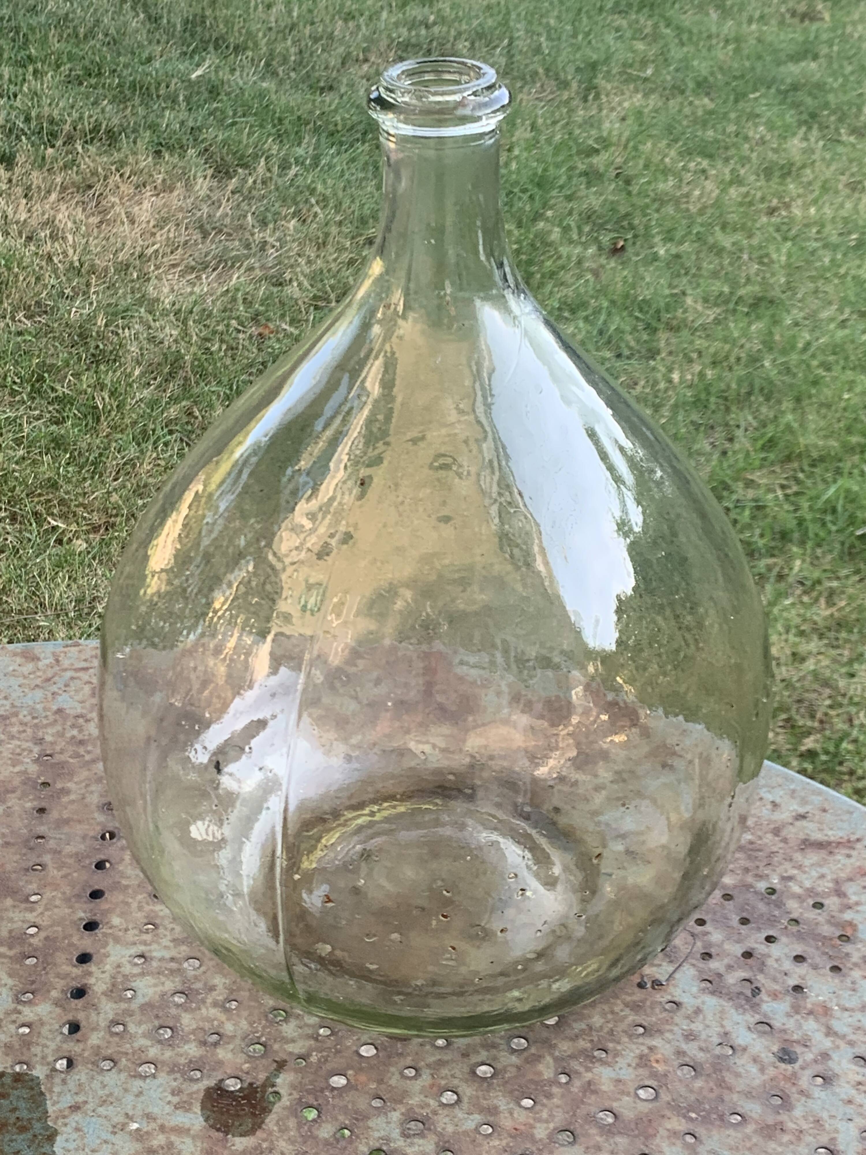 Dame Jeanne, bonbonne, bouteille en verre transparente, verre très épais