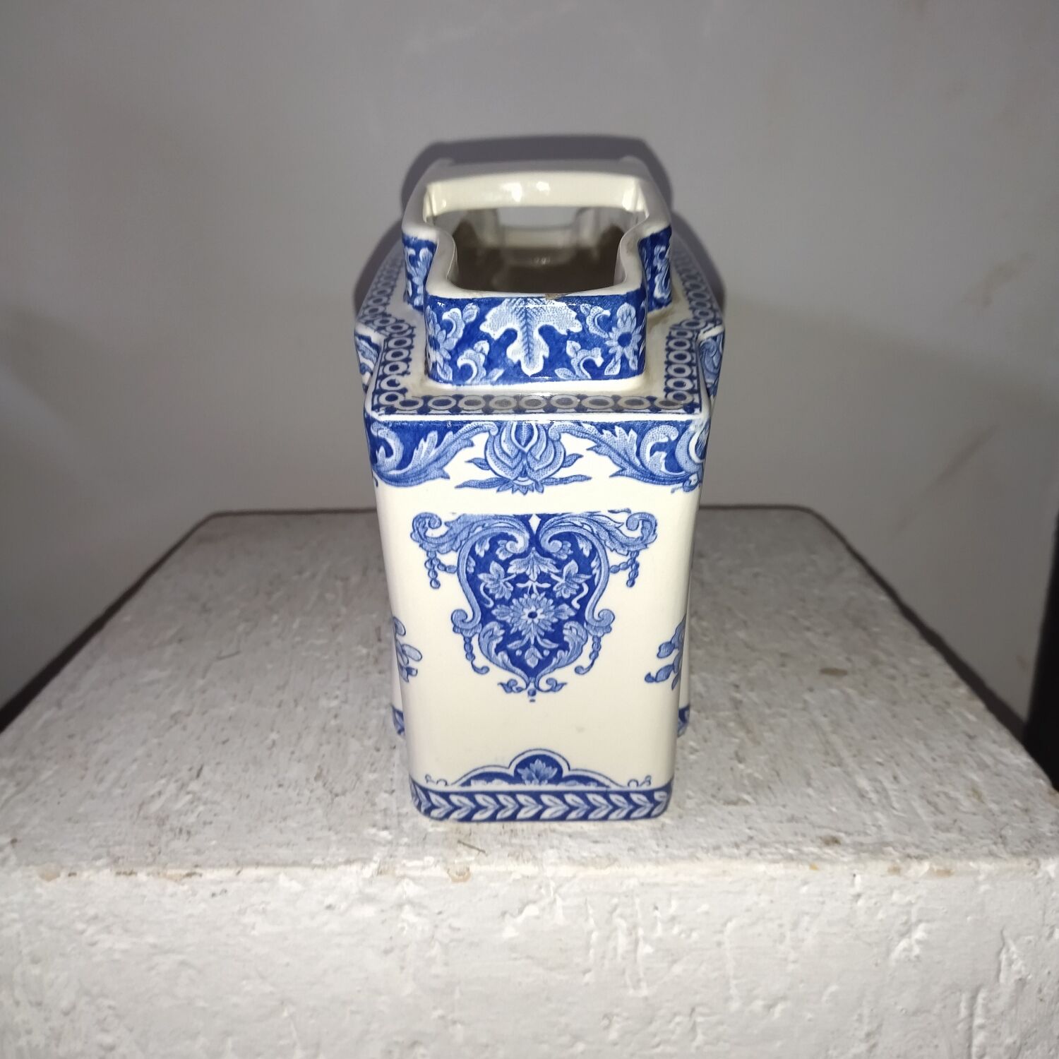 Vase in earthenware of Gien