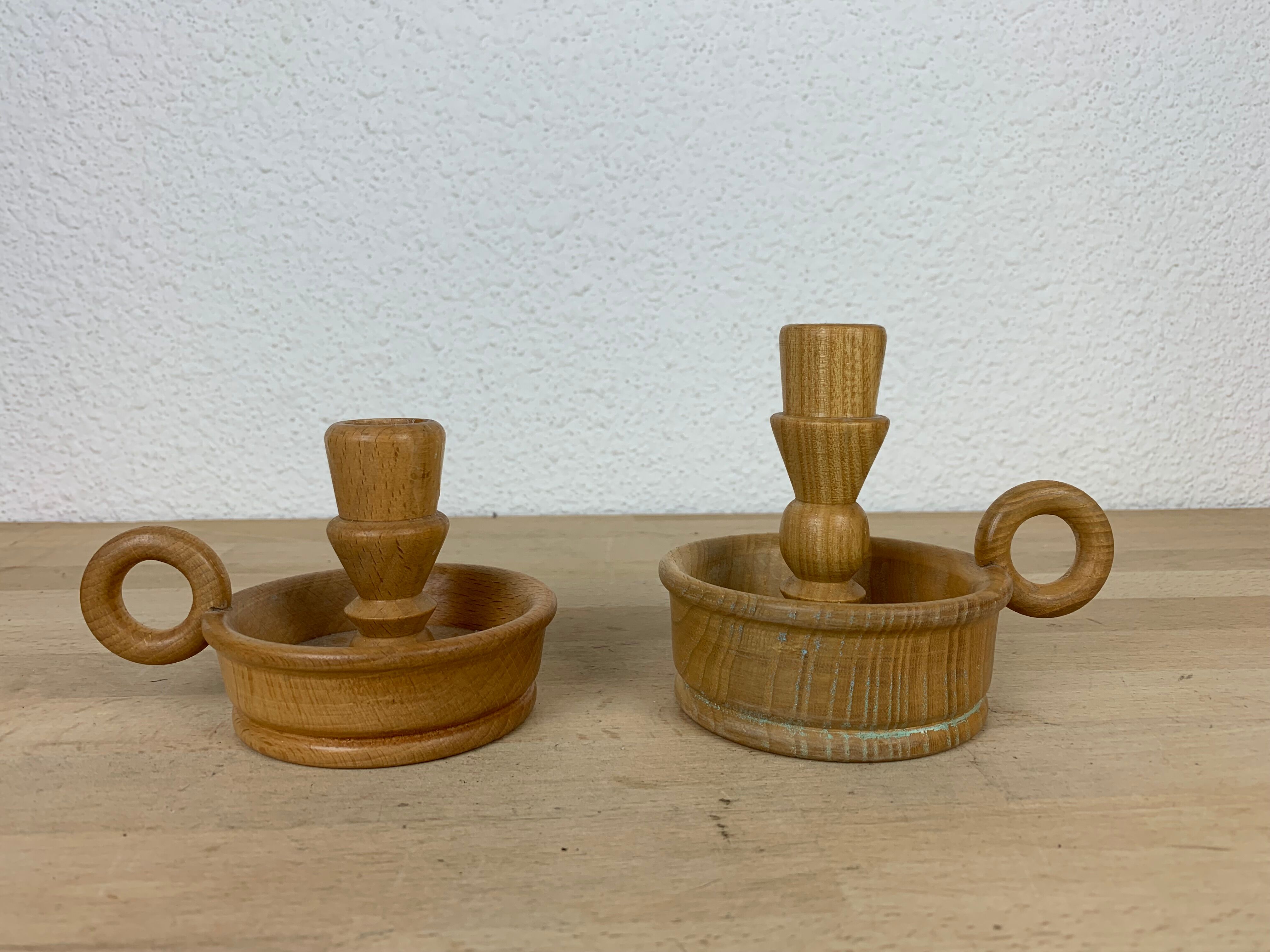 Paire de bougeoirs en bois vintage