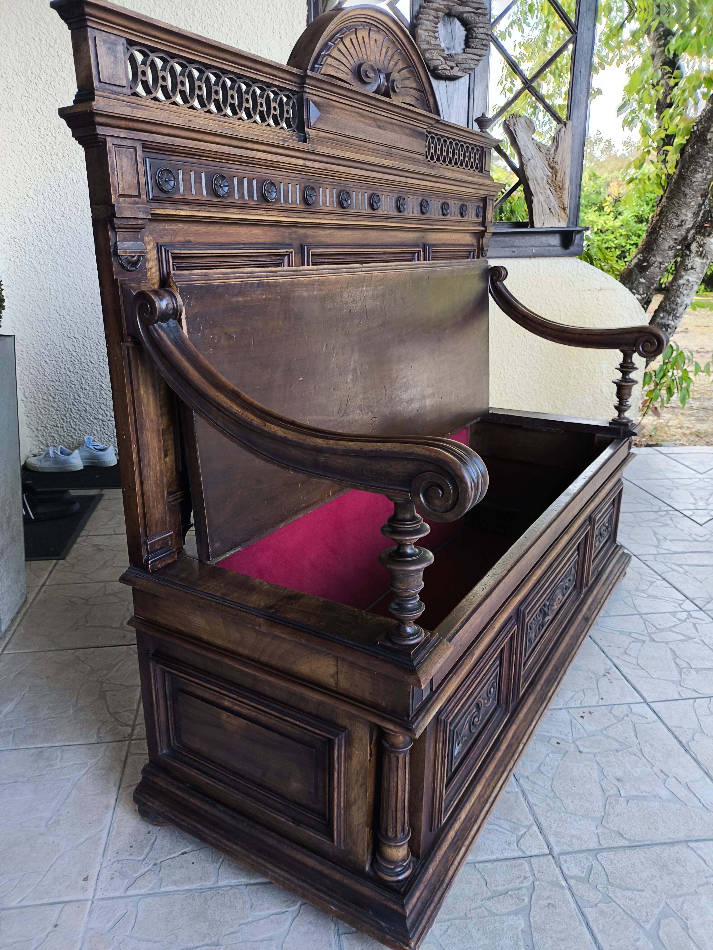 Banquette-coffre ancienne style Henri II / Néo-Renaissance en bois sculpté
