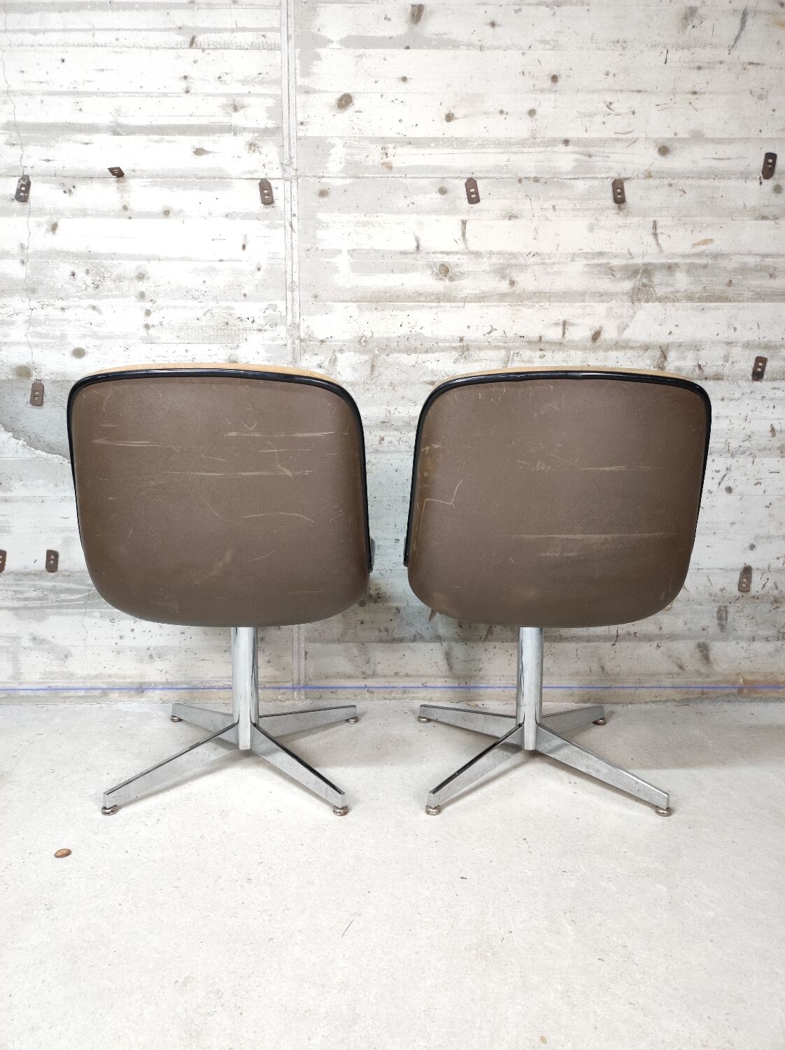 Paire de fauteuils Randall Buck