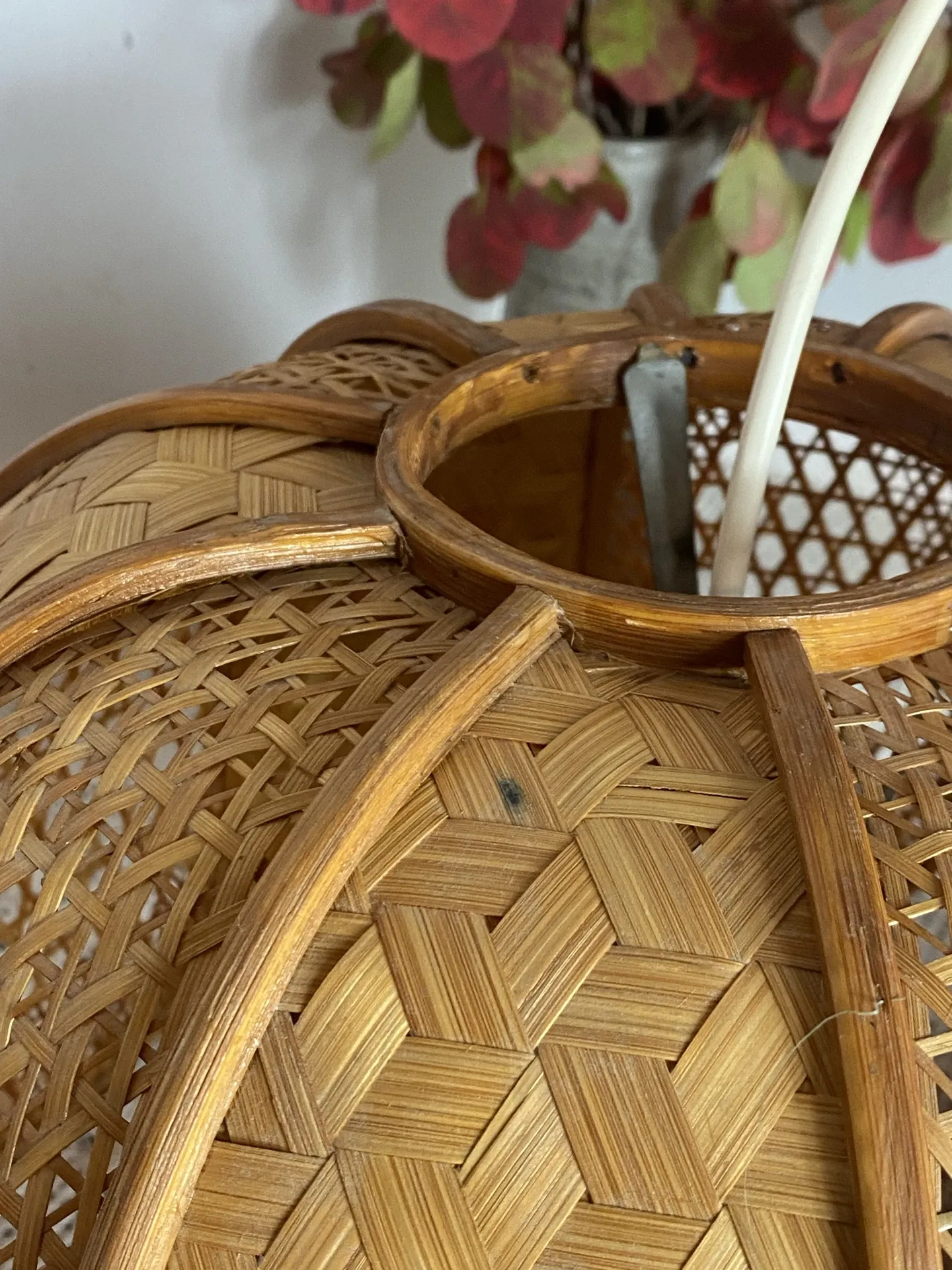 Suspension made of rattan and wicker