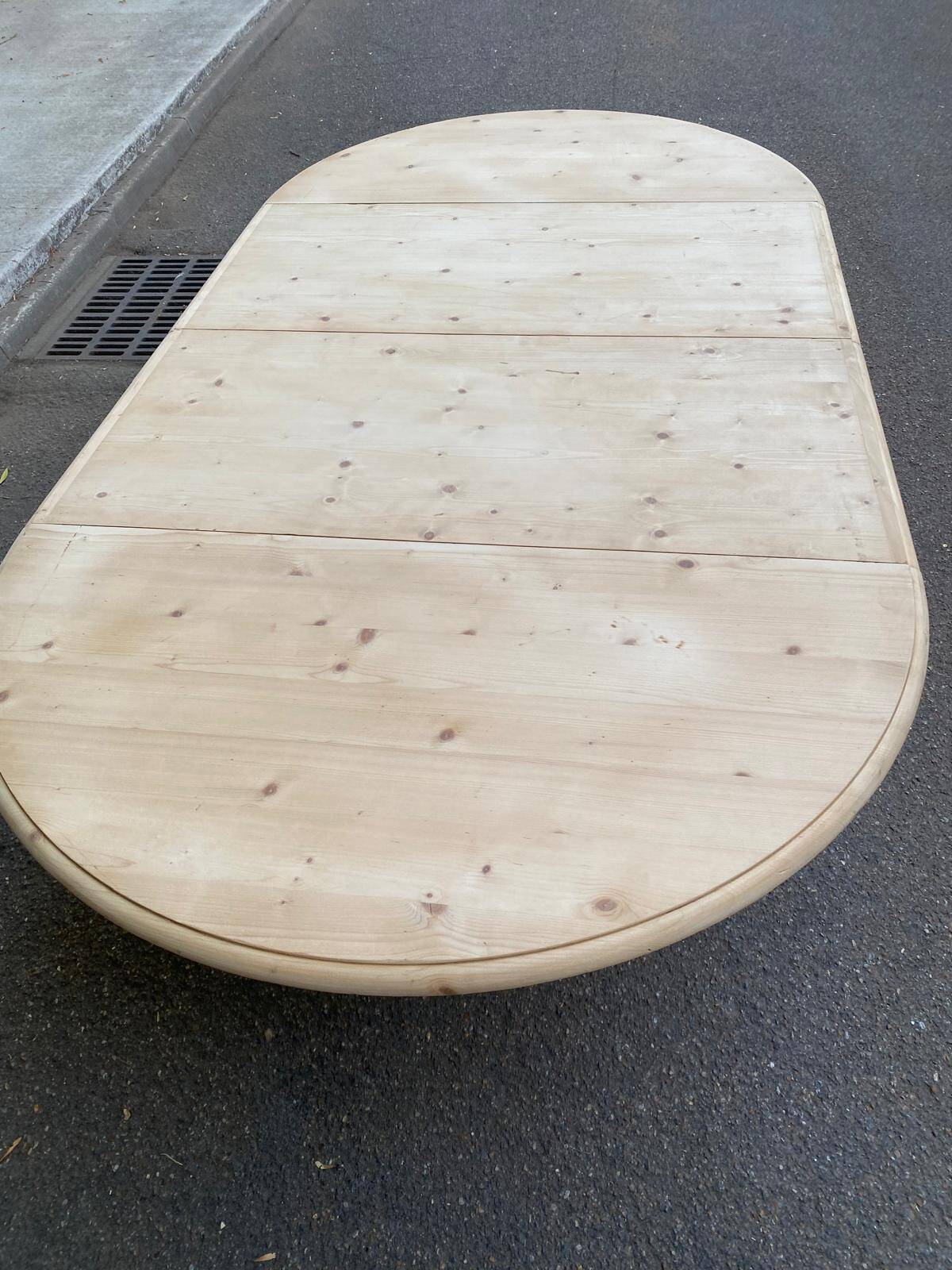 Large round extendable dining table renovated in raw pine with 2 extensions, 1980.