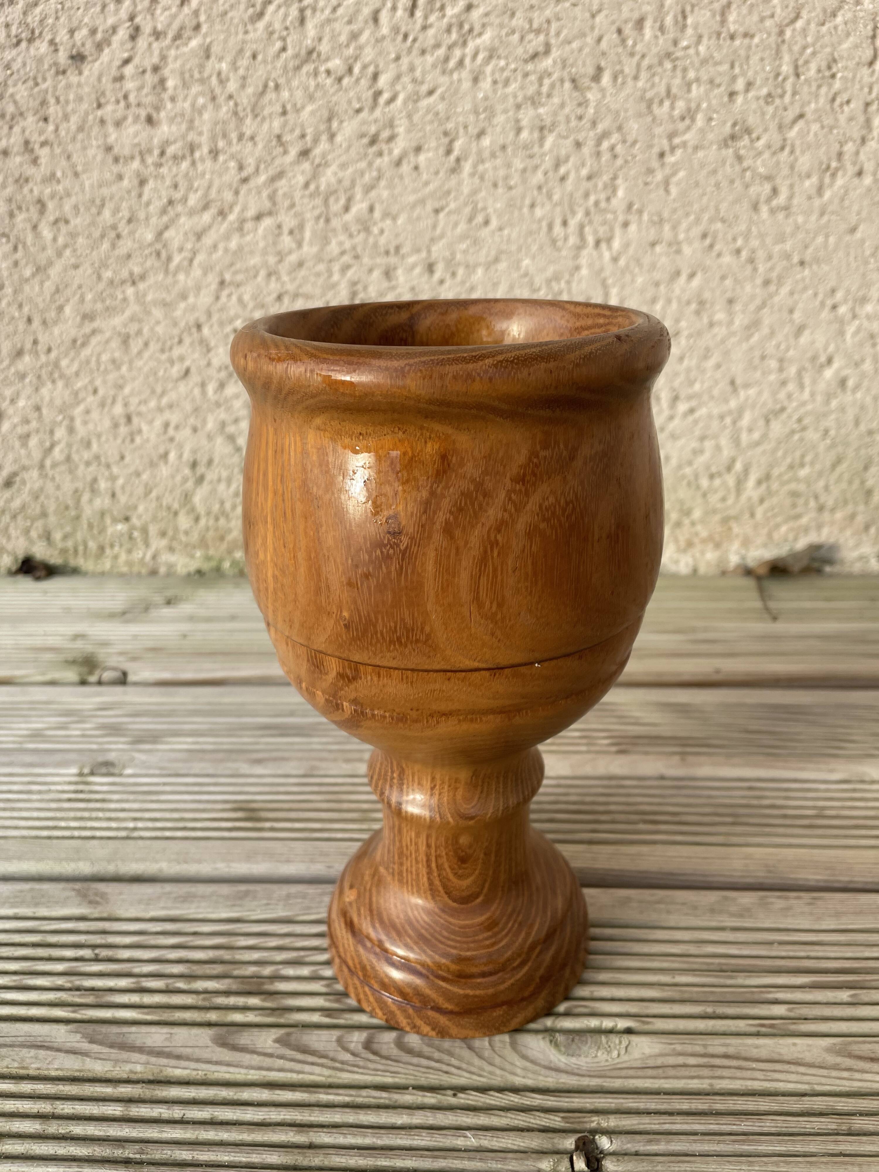 Set of 17 decorative items