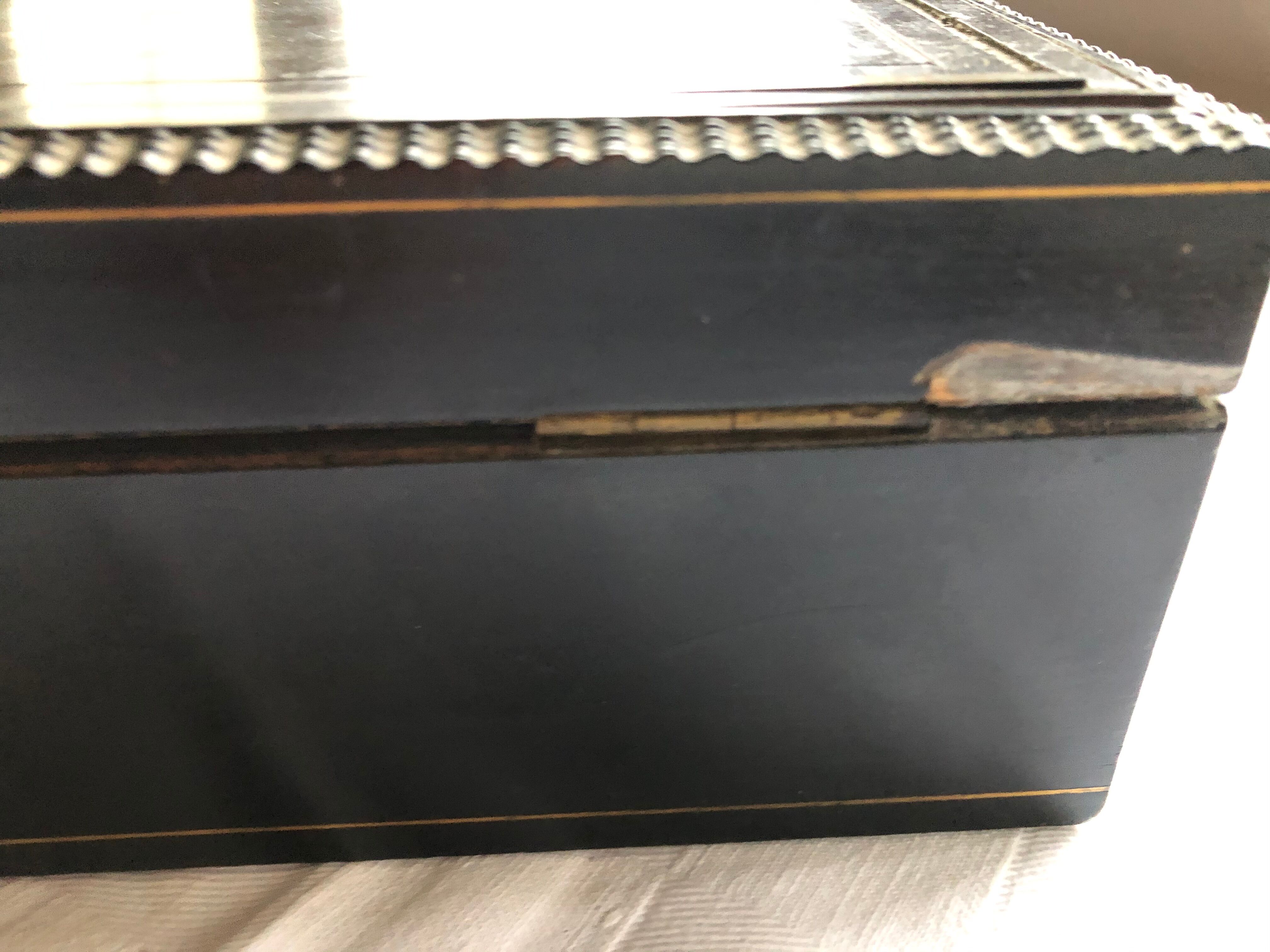 Napoleon III glove Box