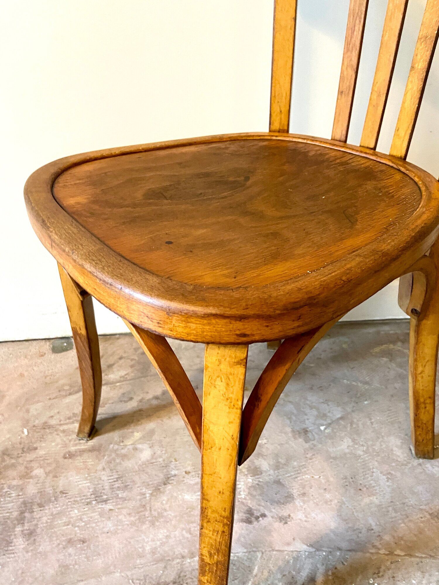 Bistro chair in arched and light beech