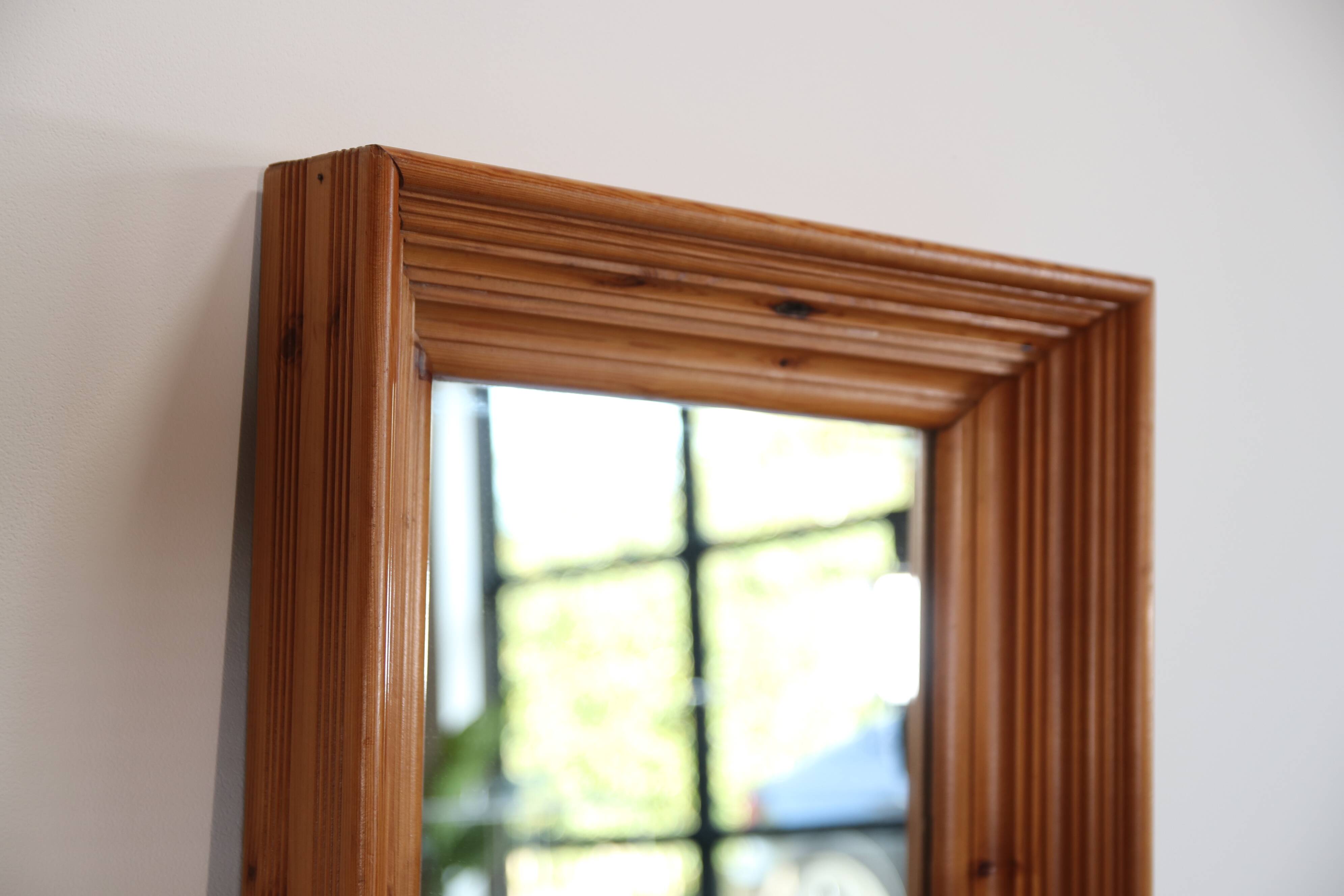 Grand miroir en pin vintage
