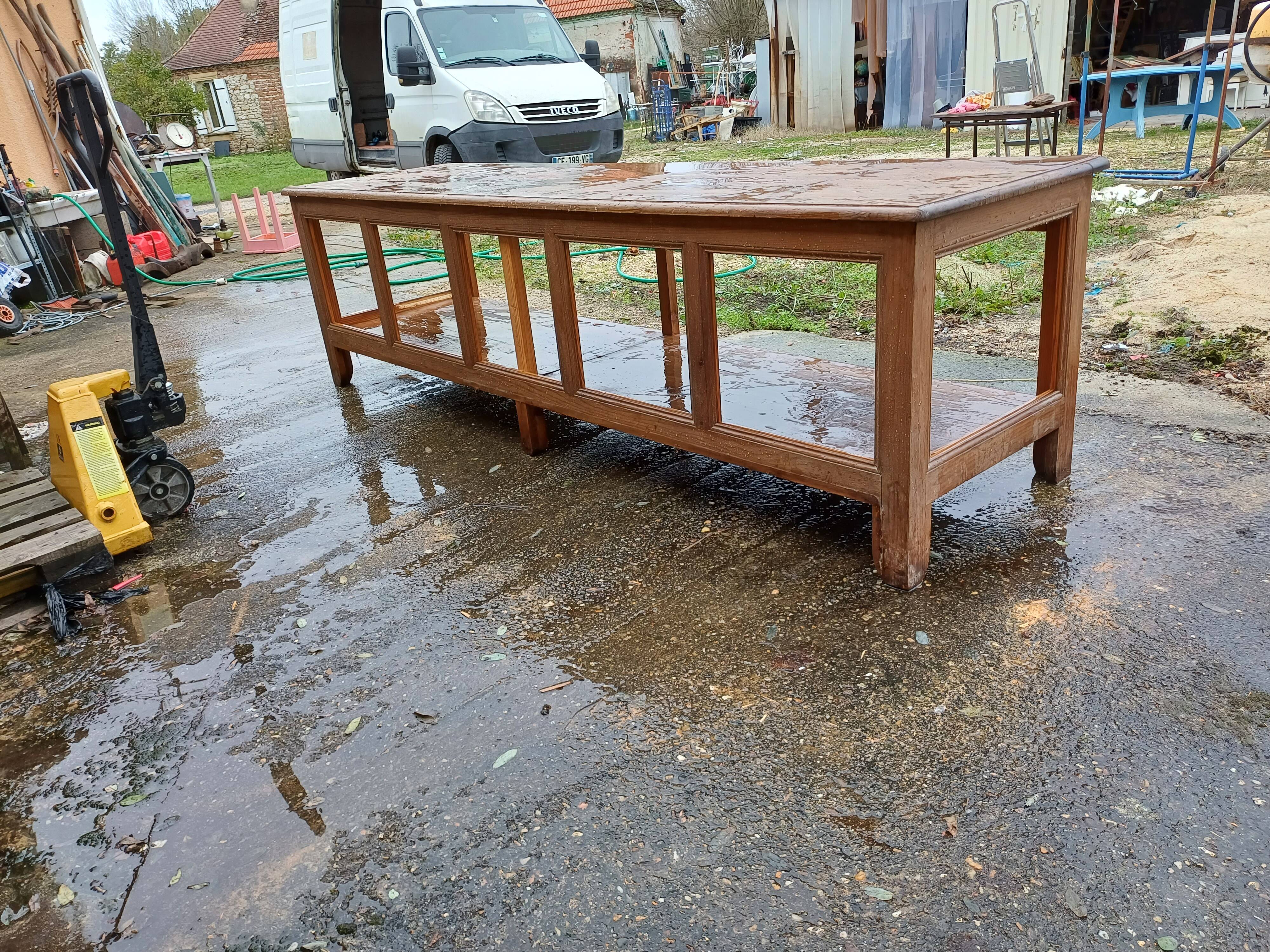 Table de drapier en pin , 2 tiroirs .
