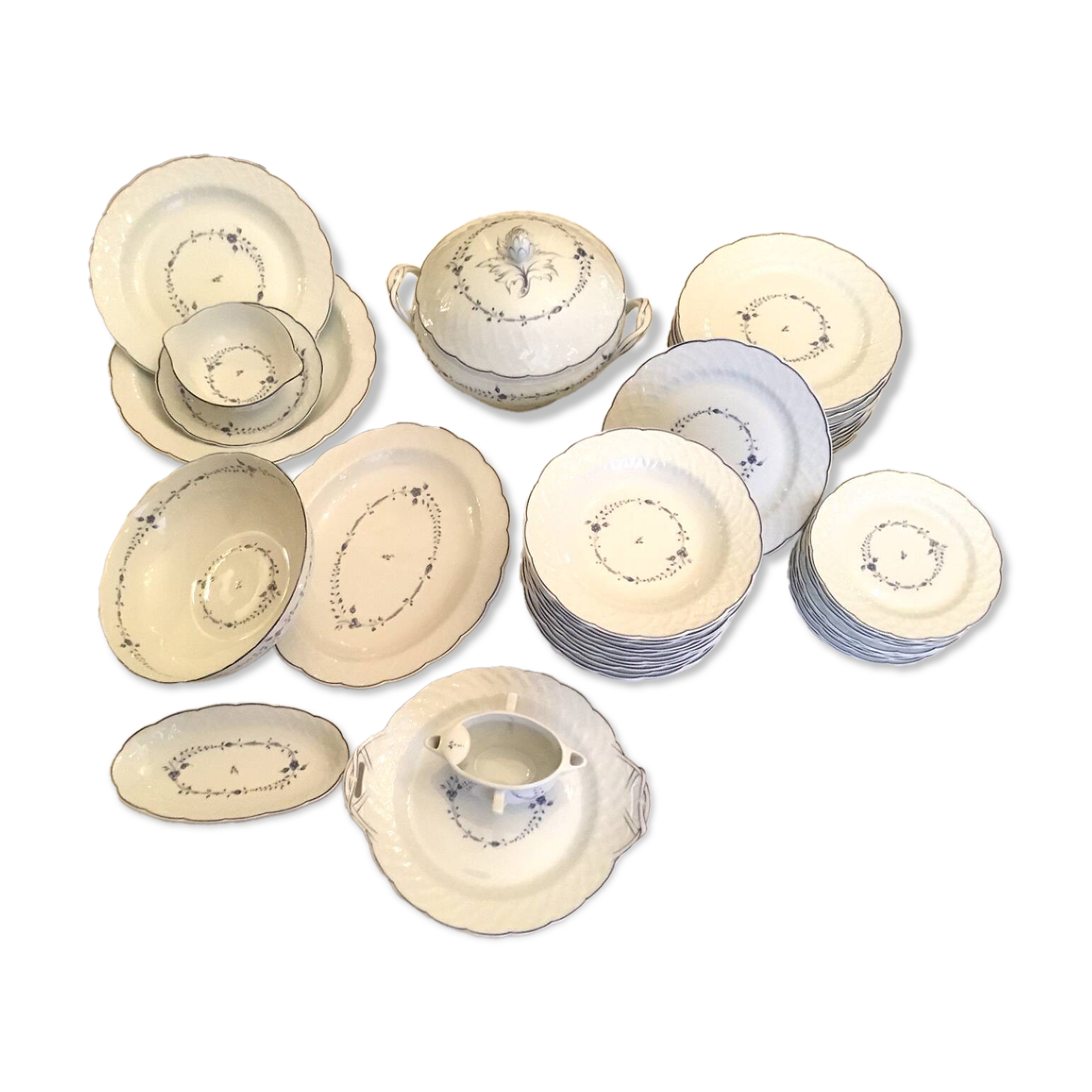 Bernardaud Limoges Hortense porcelain dinner service