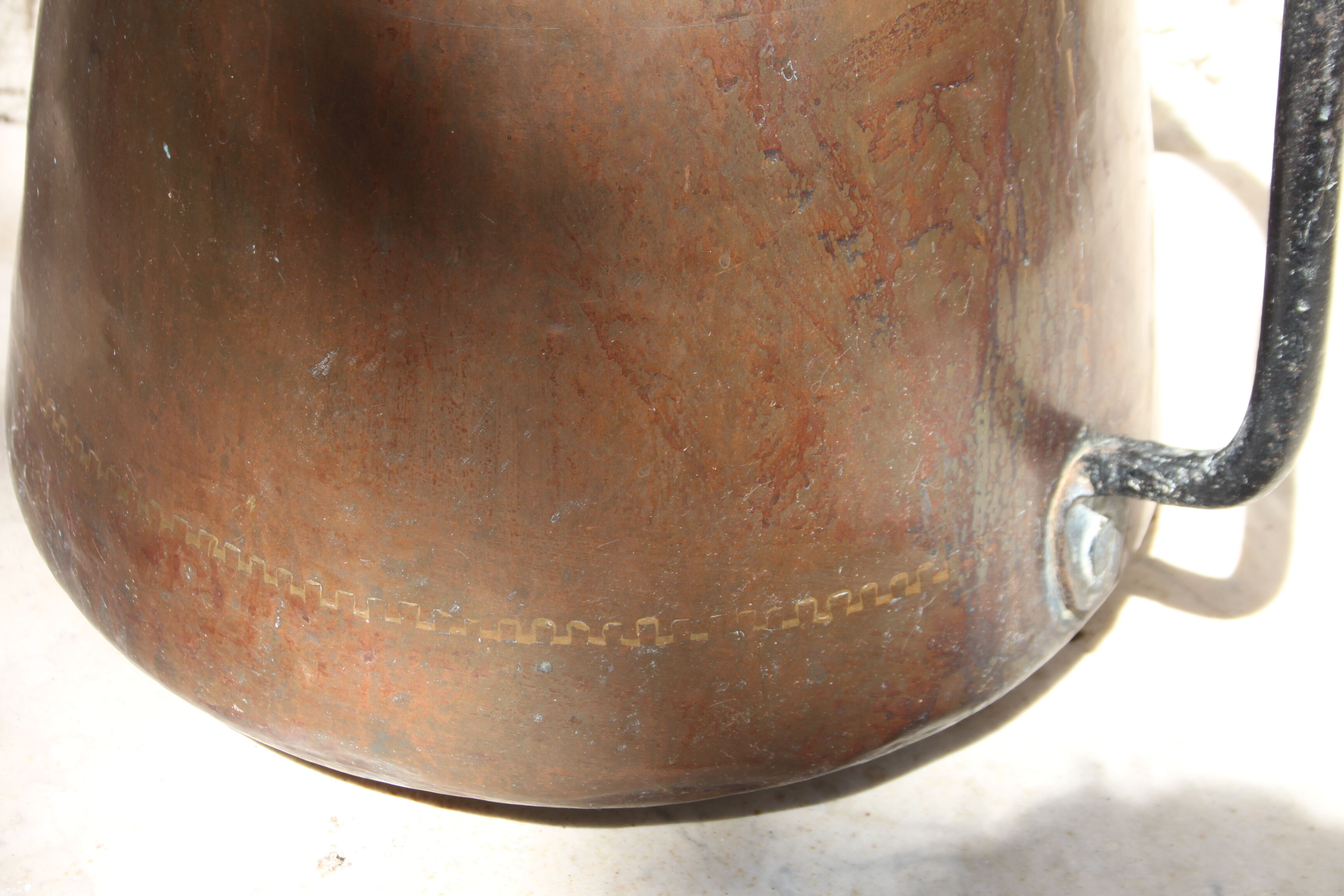 Ancient jar with oriental waters, end of 19th