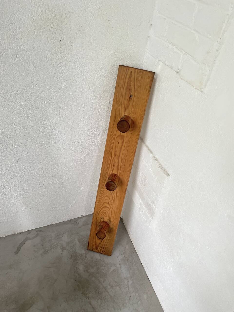 Perriand pine mountain coat rack