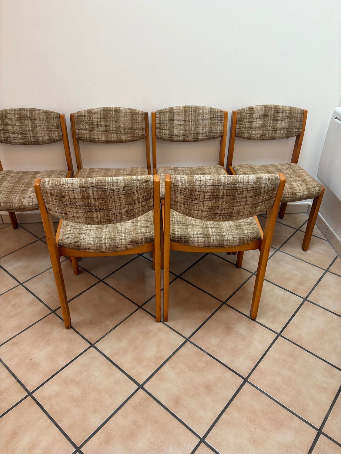 Set of 6 vintage wooden chairs – 70s style